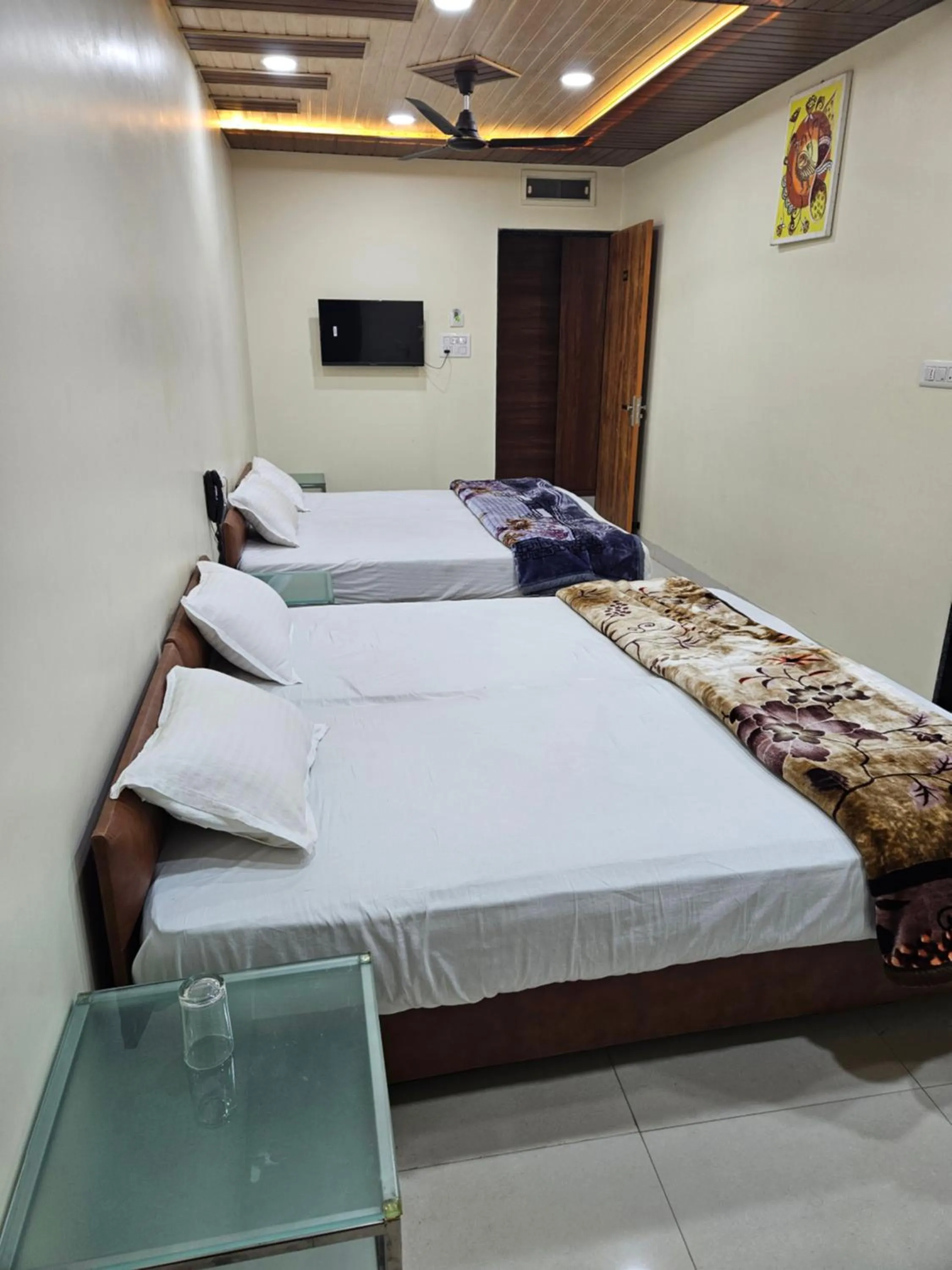 Bed in Shri Shiv Ganga Bhakt Niwas