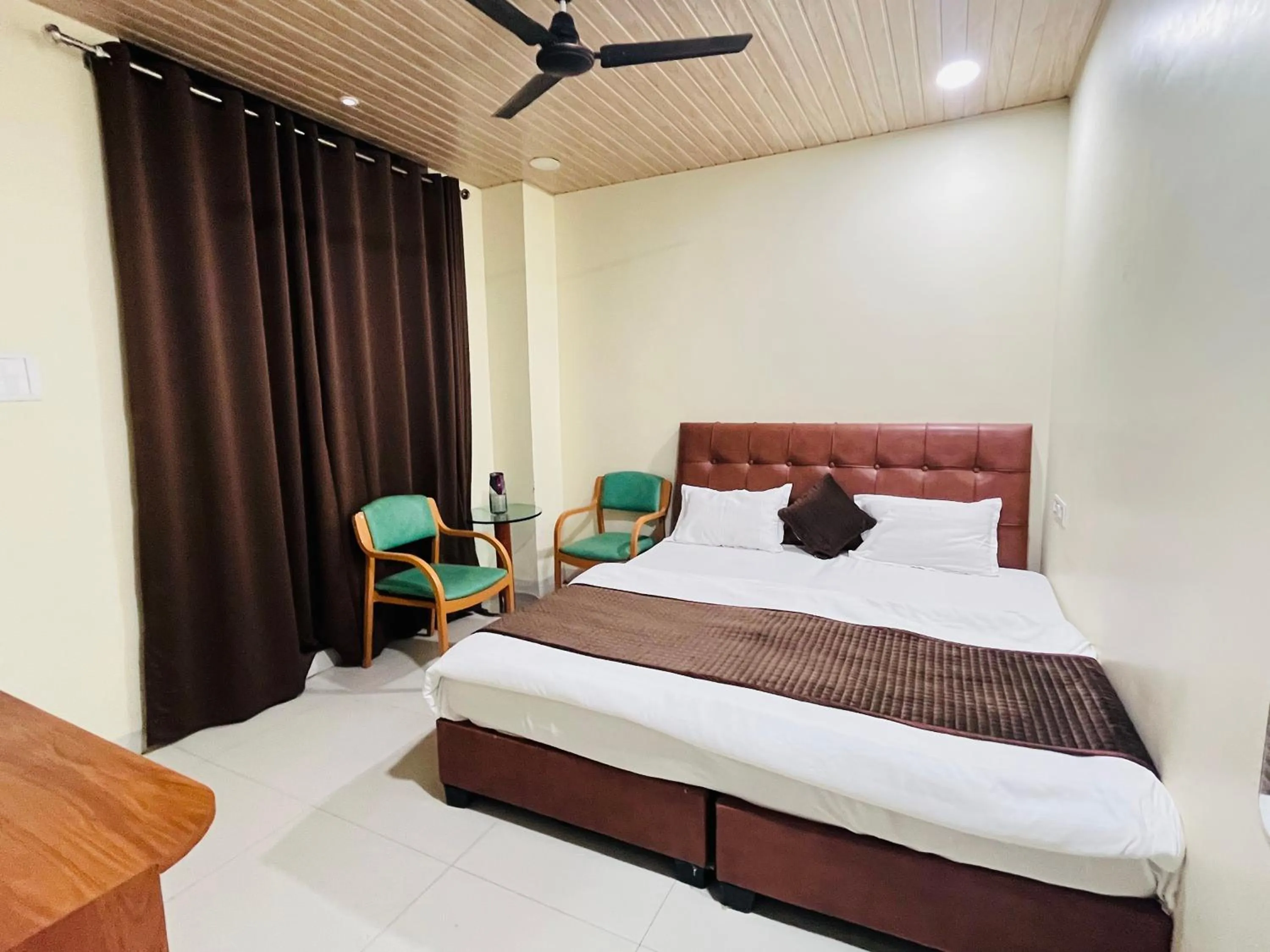 Bedroom, Bed in Shri Shiv Ganga Bhakt Niwas