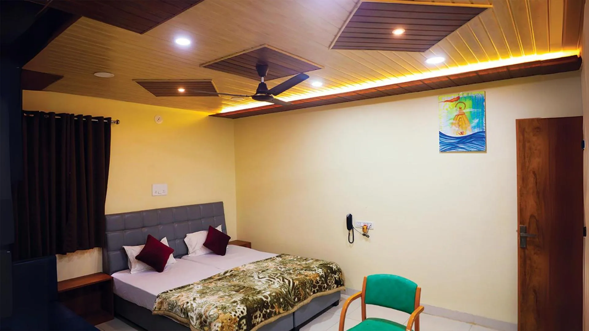 Photo of the whole room, Bed in Shri Shiv Ganga Bhakt Niwas