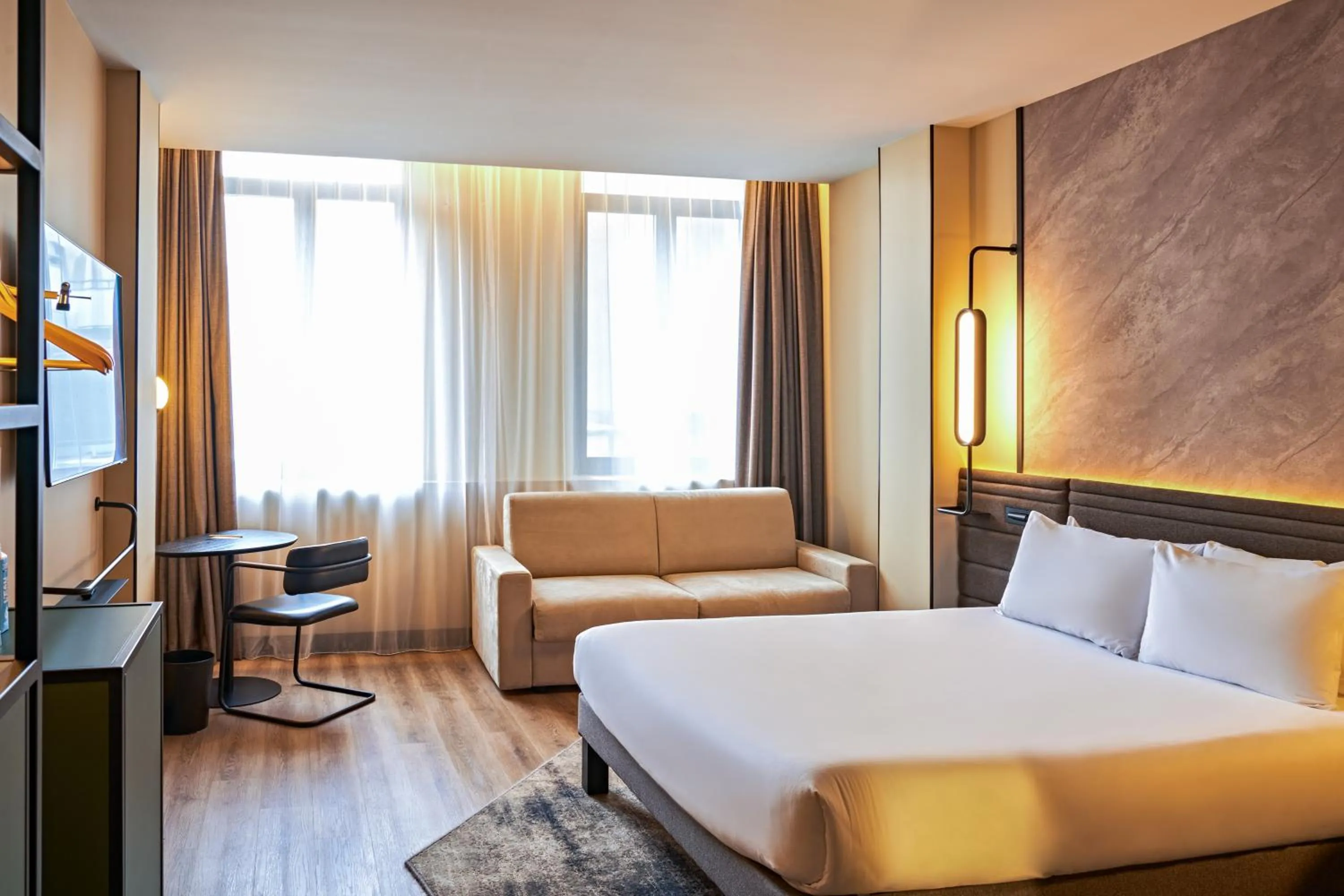 Bed in Novotel Rouen Centre Cathédrale