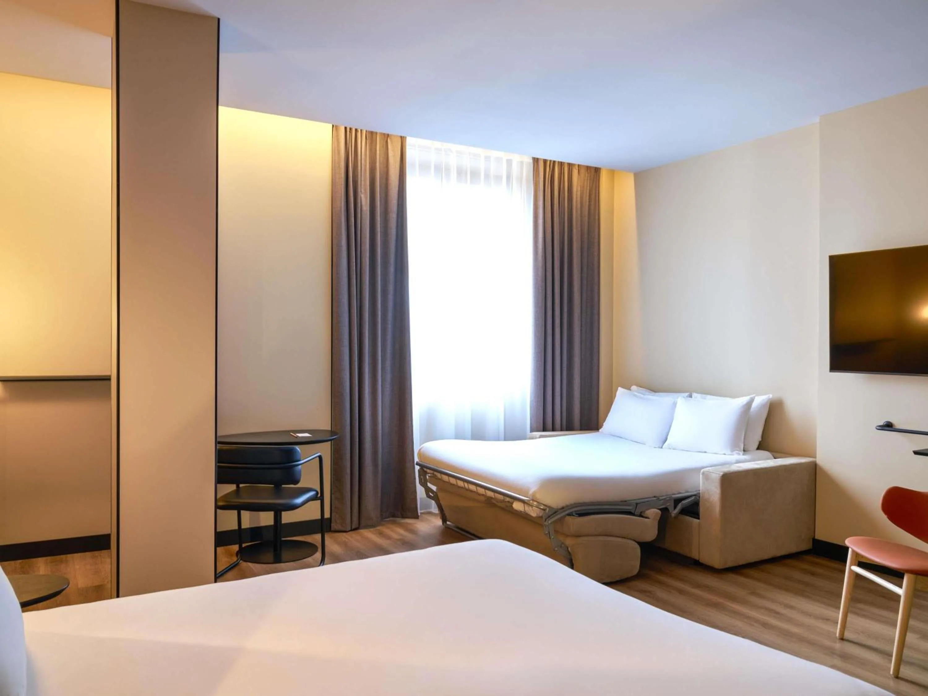 Bedroom, Bed in Novotel Rouen Centre Cathédrale