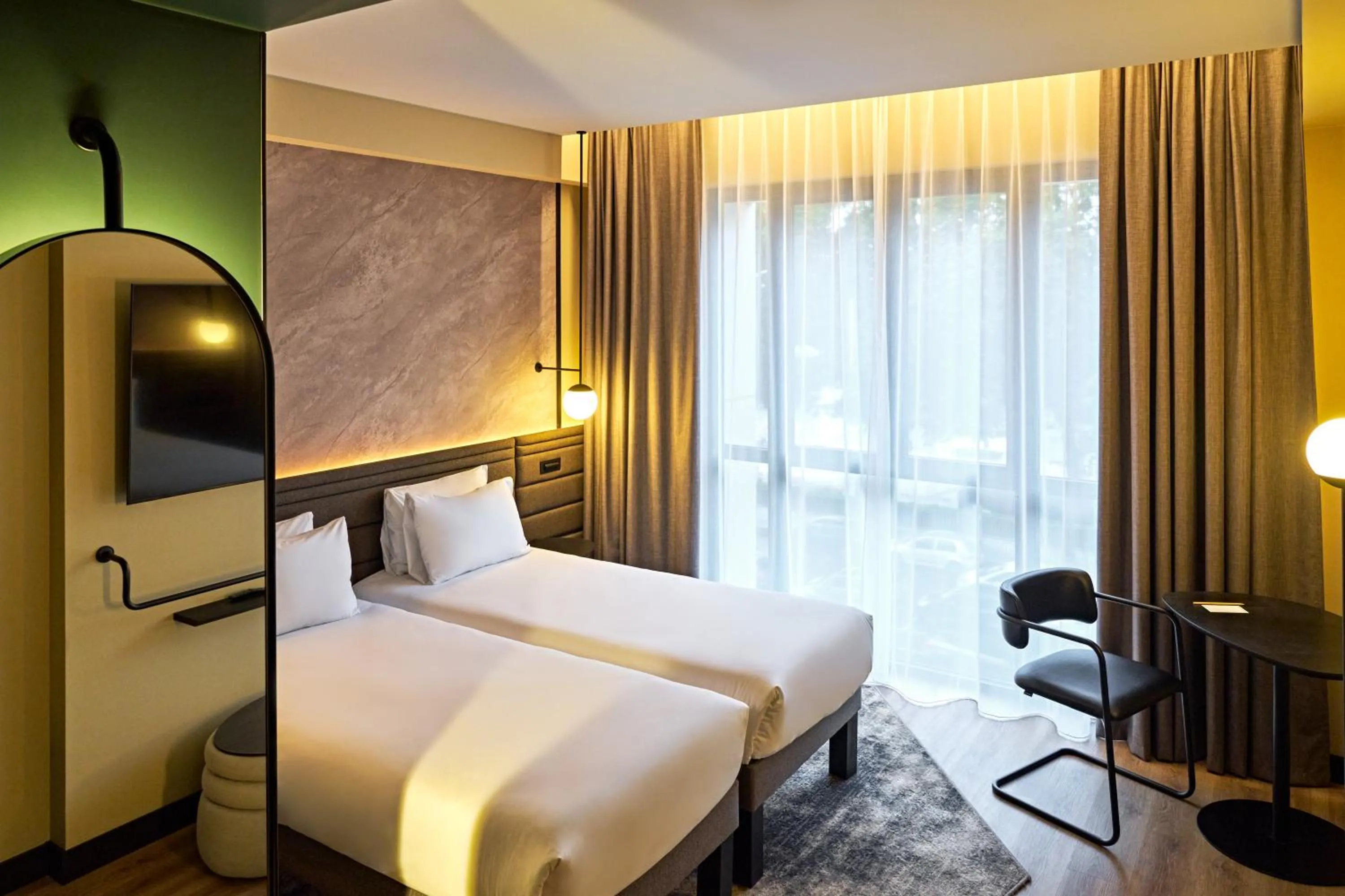 Bed in Novotel Rouen Centre Cathédrale