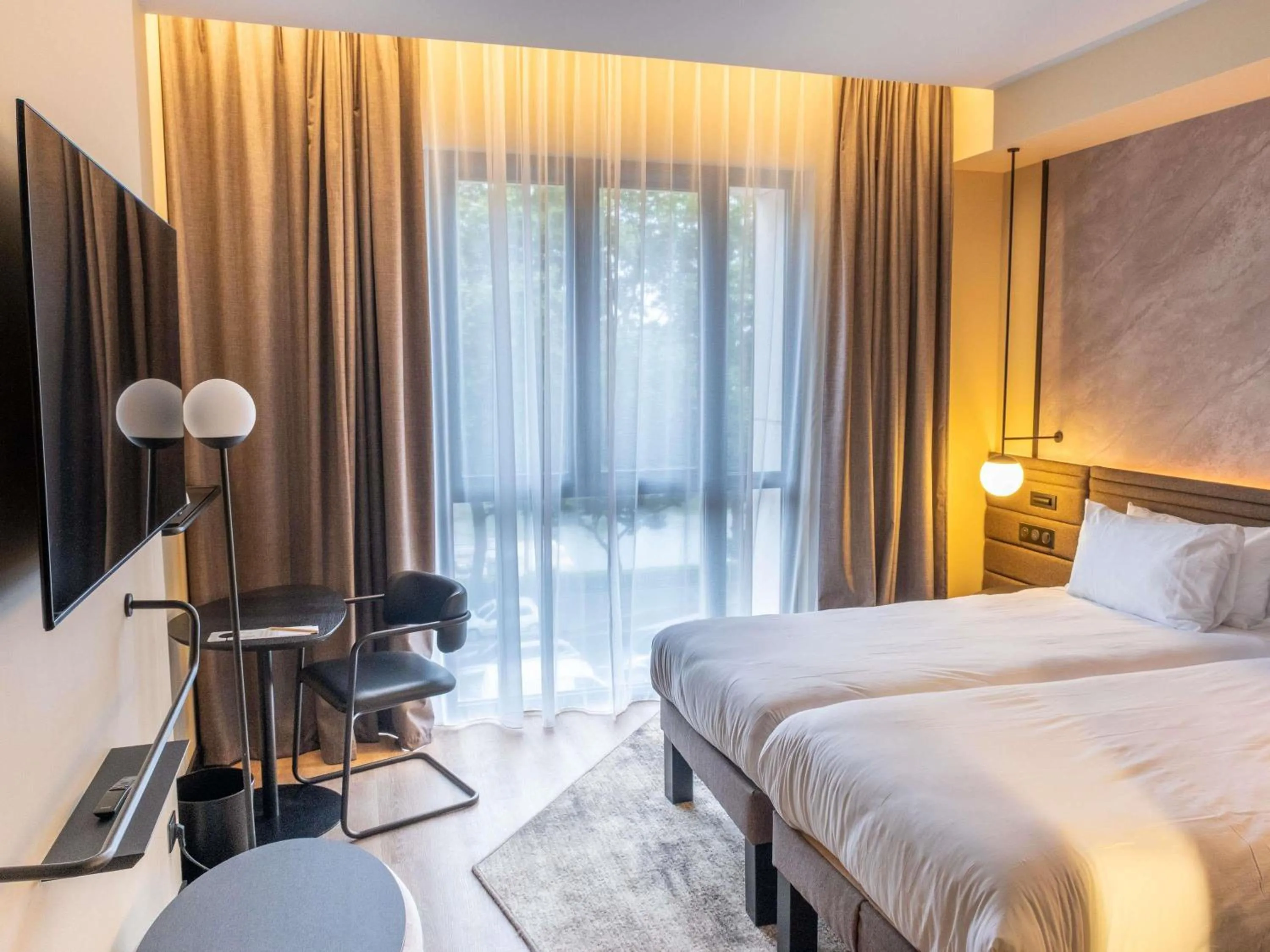 Bedroom, Bed in Novotel Rouen Centre Cathédrale