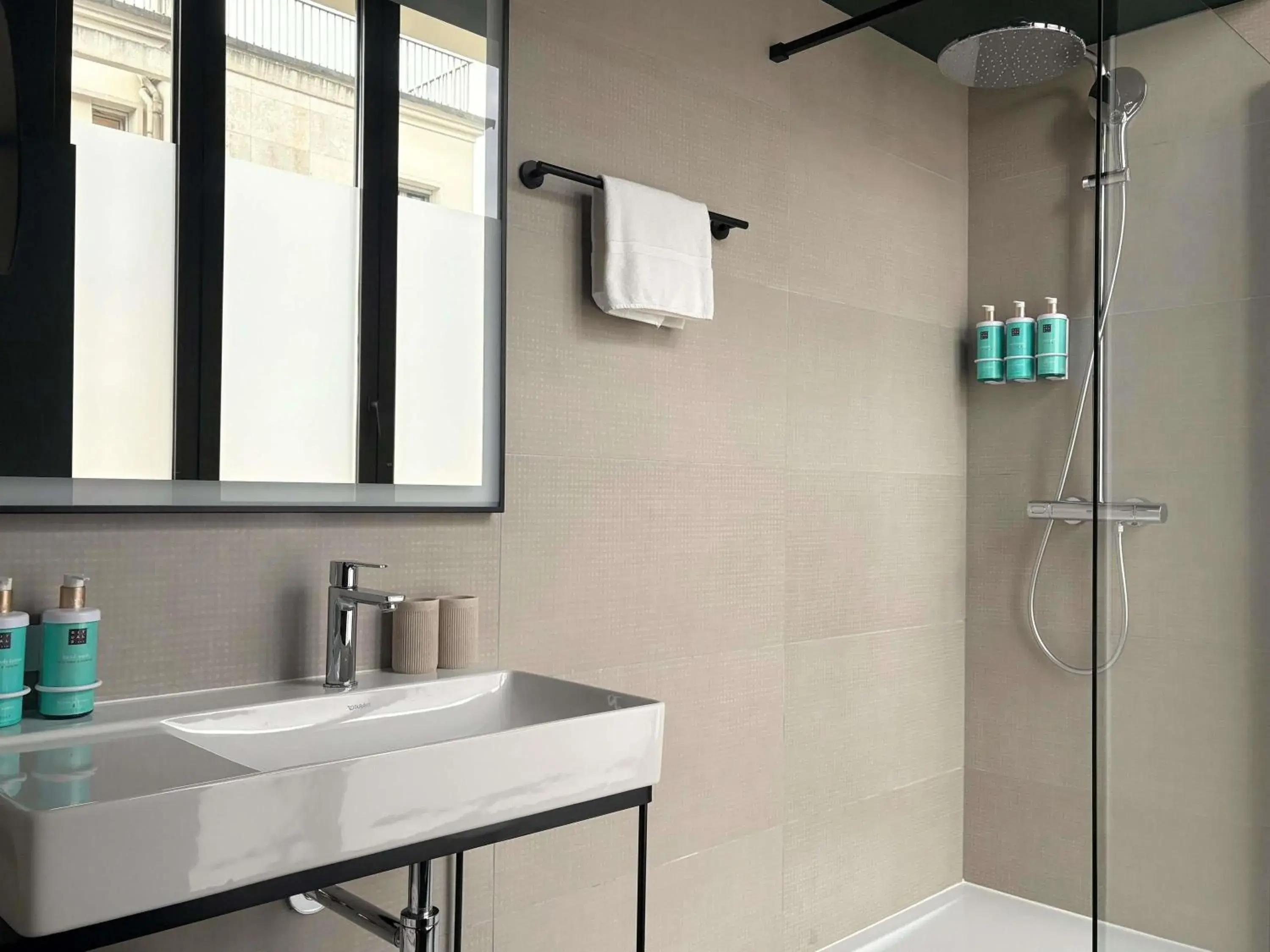 Superior Family Room, Seine River or courtyard view - 1 double bed and 1 double sofa bed in Novotel Rouen Centre Cathédrale Superior Family Room, Seine River or courtyard view - 1 double bed and 1 double sofa bed in Novotel Rouen Centre Cathédrale