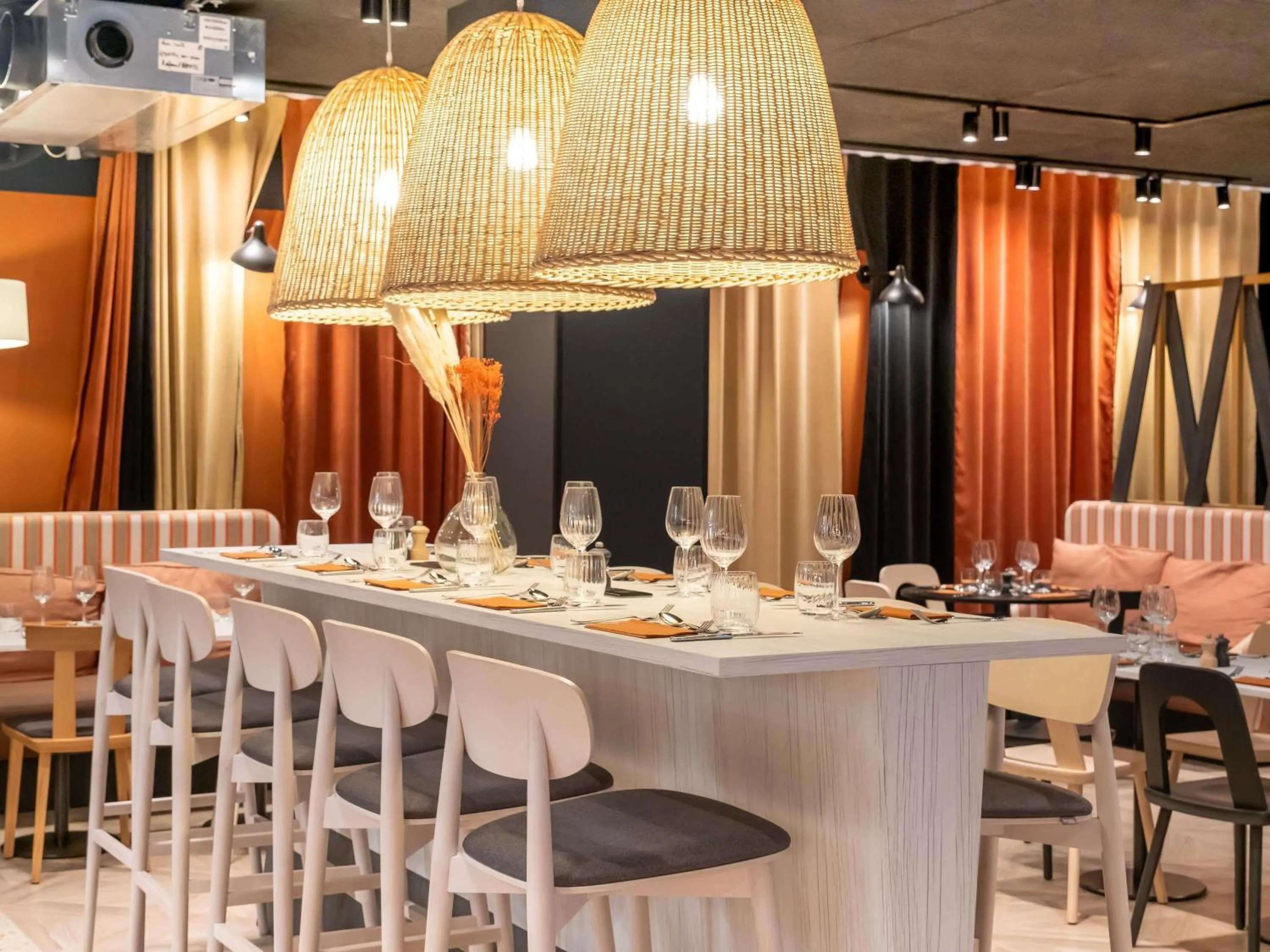 Restaurant/places to eat in Novotel Rouen Centre Cathédrale