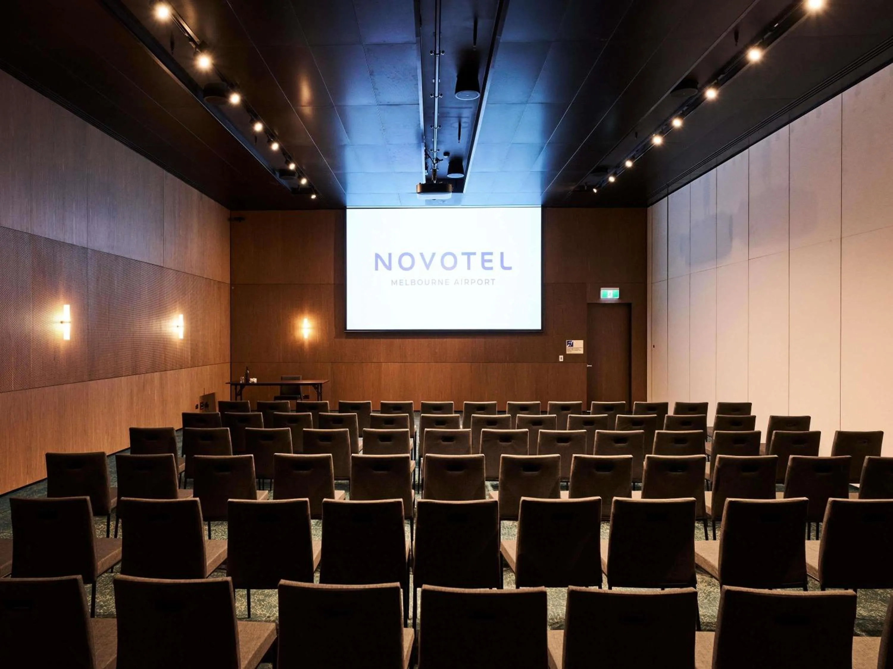 Meeting/conference room in Novotel Melbourne Airport