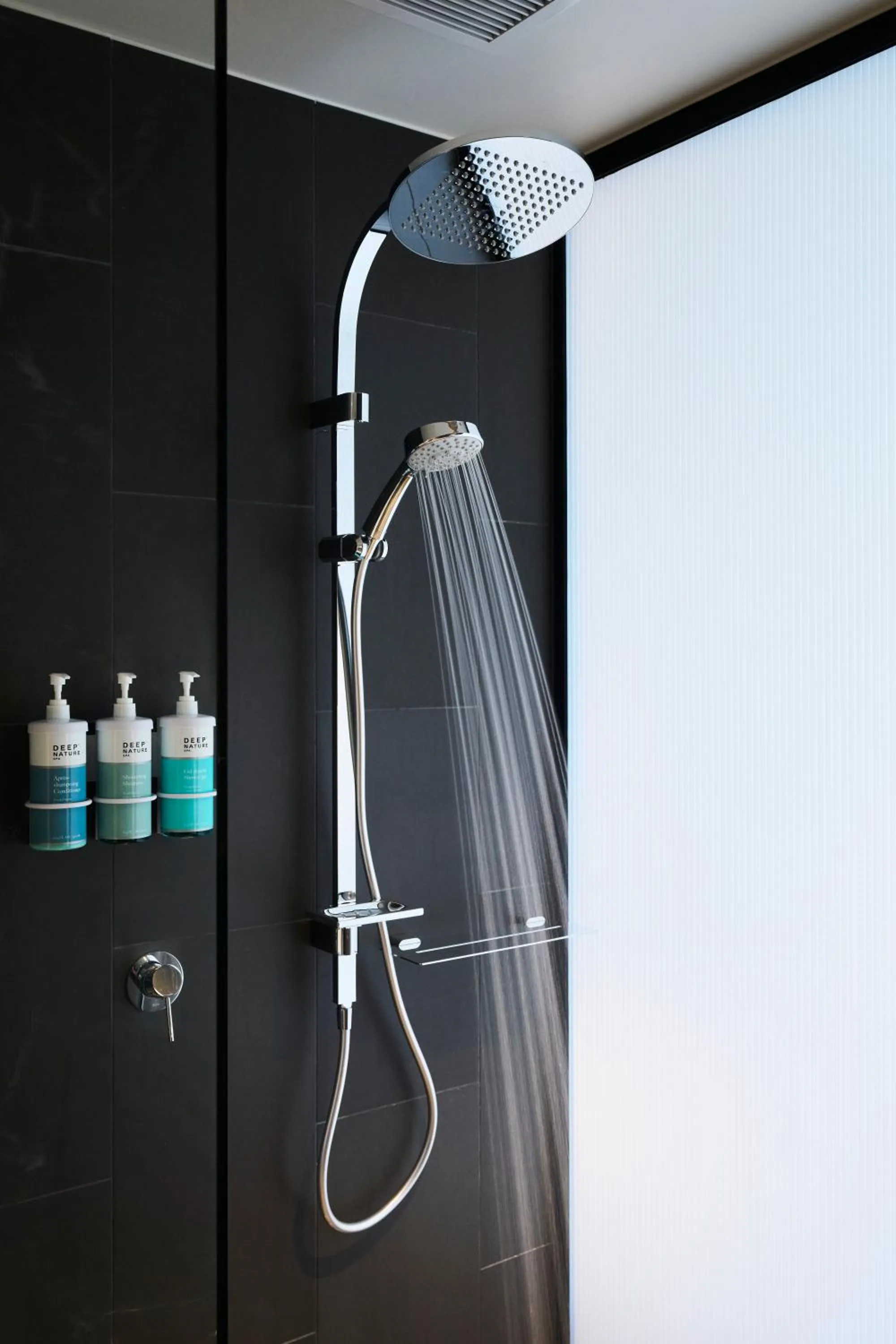 Shower in Novotel Melbourne Airport