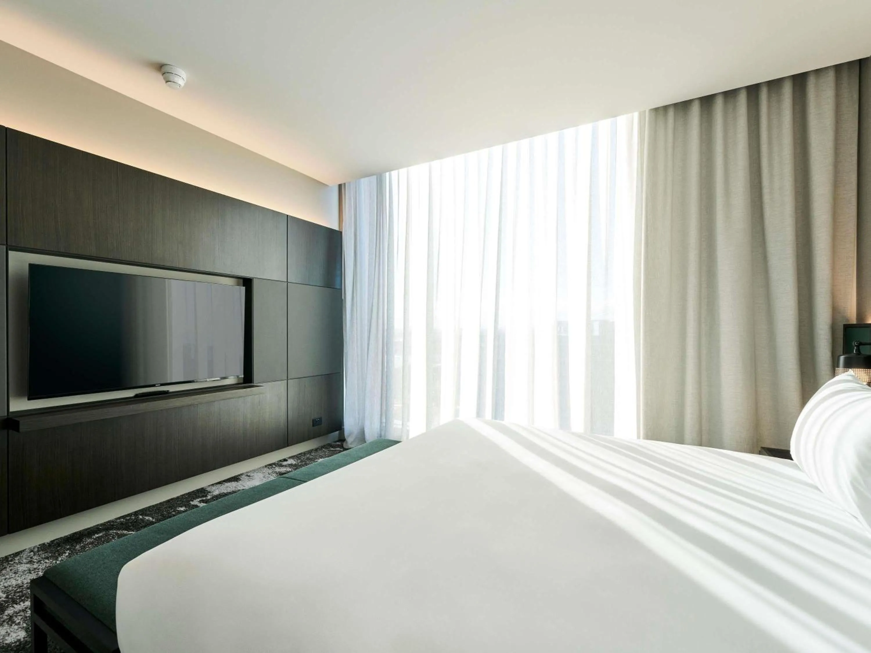 Bedroom, Bed in Novotel Melbourne Airport