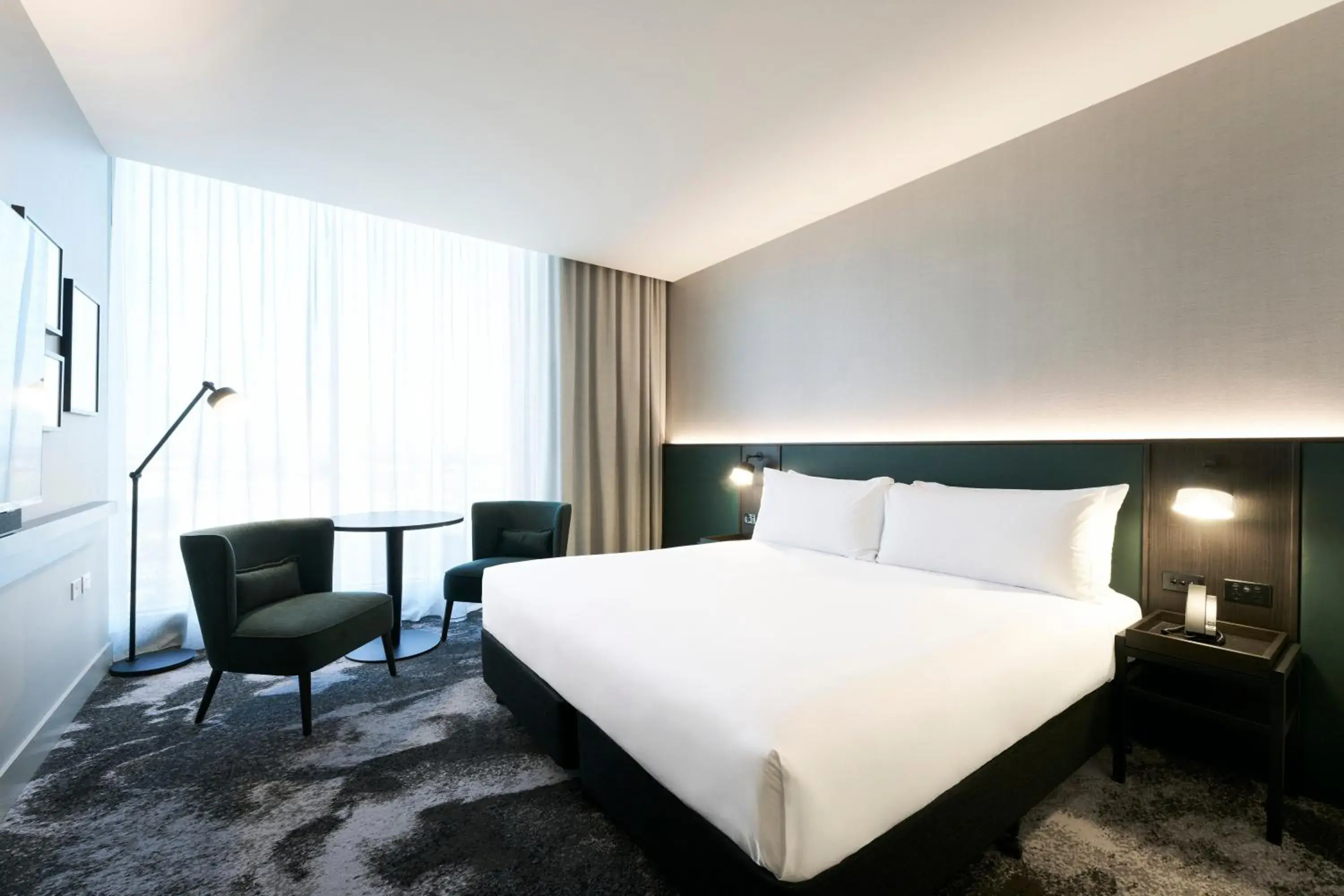 Deluxe King Room in Novotel Melbourne Airport Deluxe King Room in Novotel Melbourne Airport