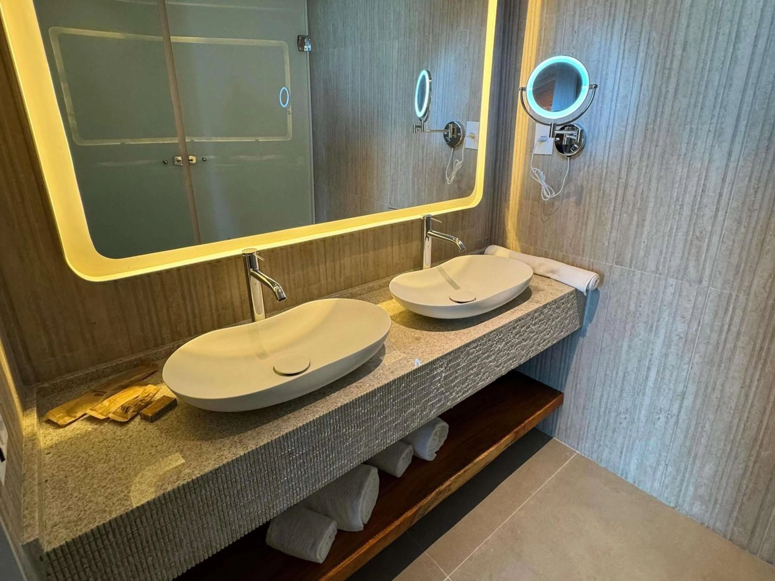 Photo of the whole room in Novotel Recife Marina