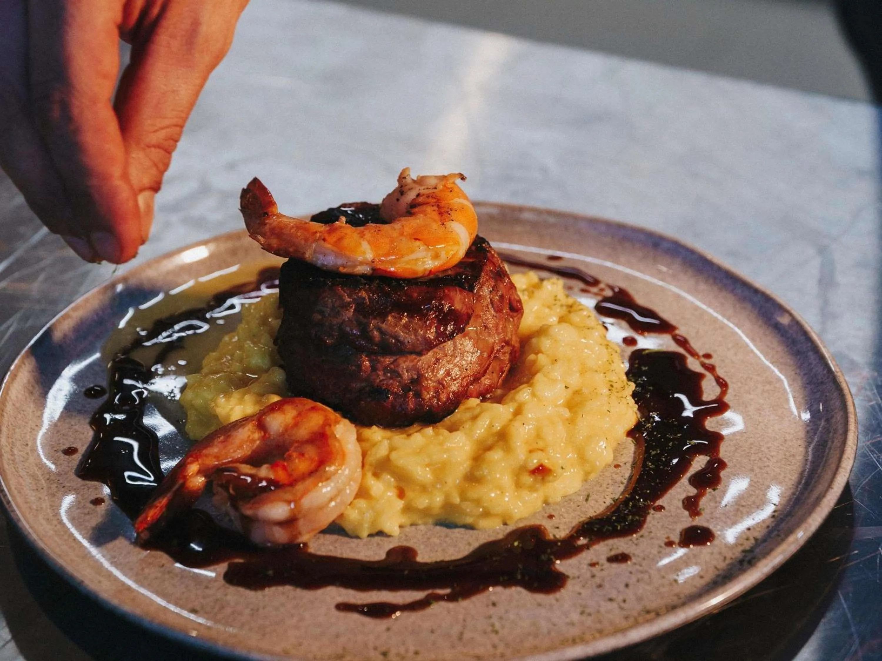 Restaurant/places to eat in Novotel Recife Marina