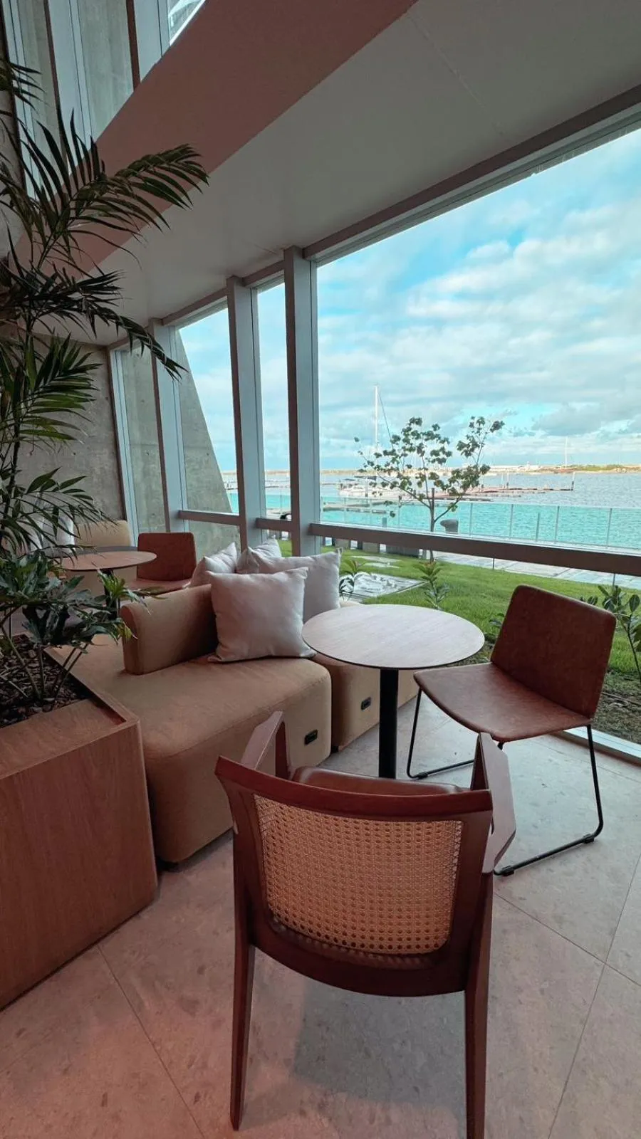 Restaurant/places to eat in Novotel Recife Marina