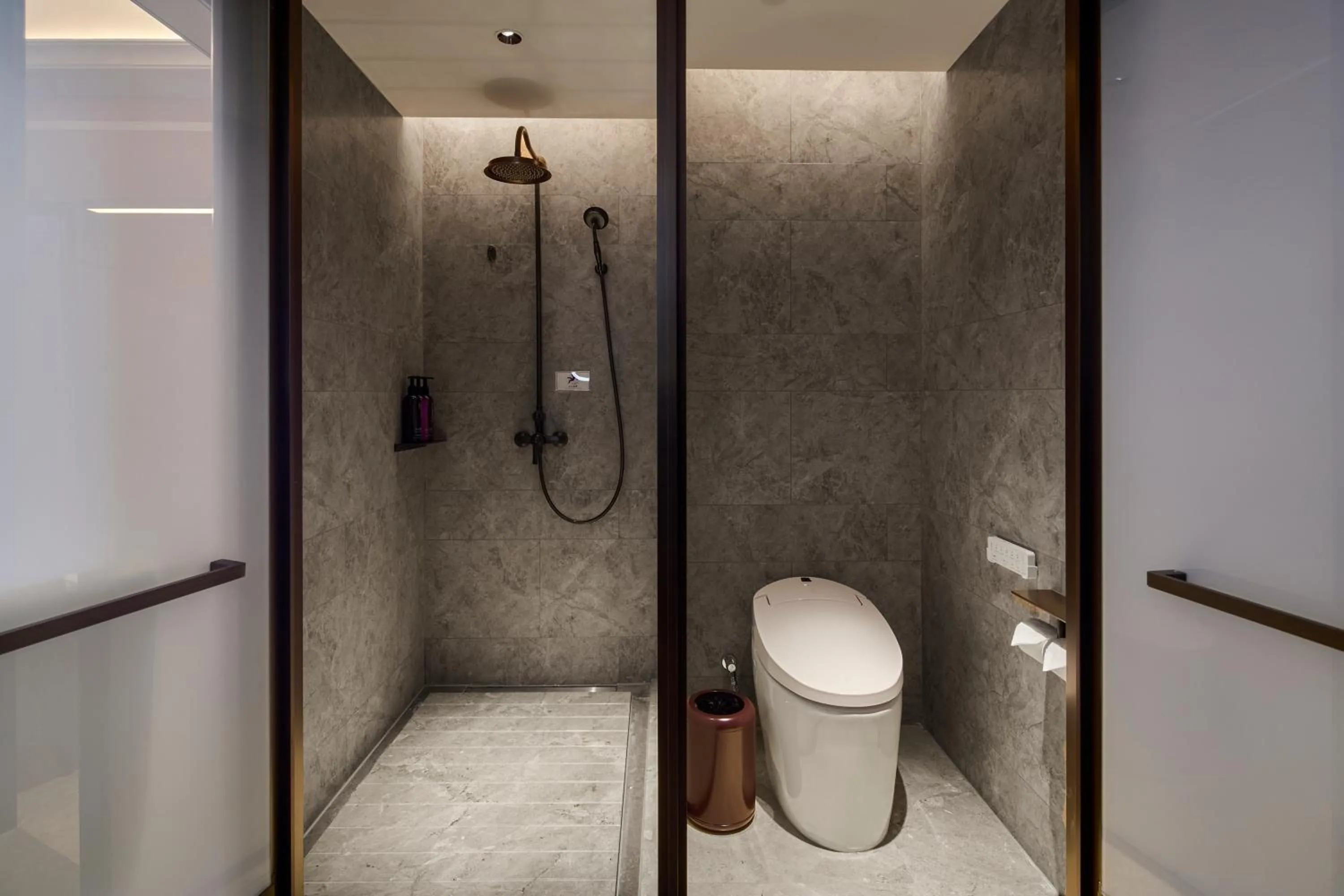 Shower in Mercure Yiwu International Trade City