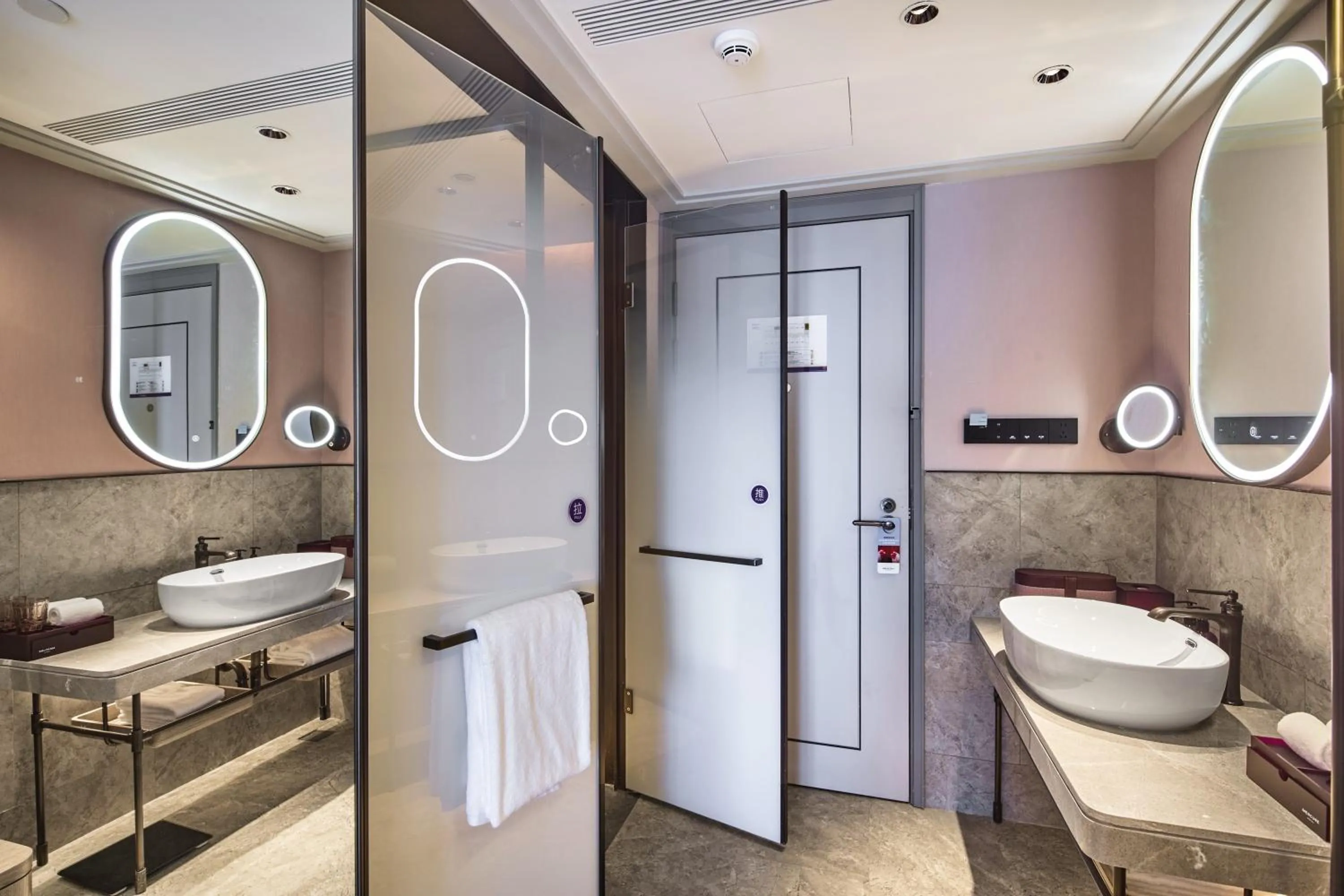 Toilet in Mercure Yiwu International Trade City