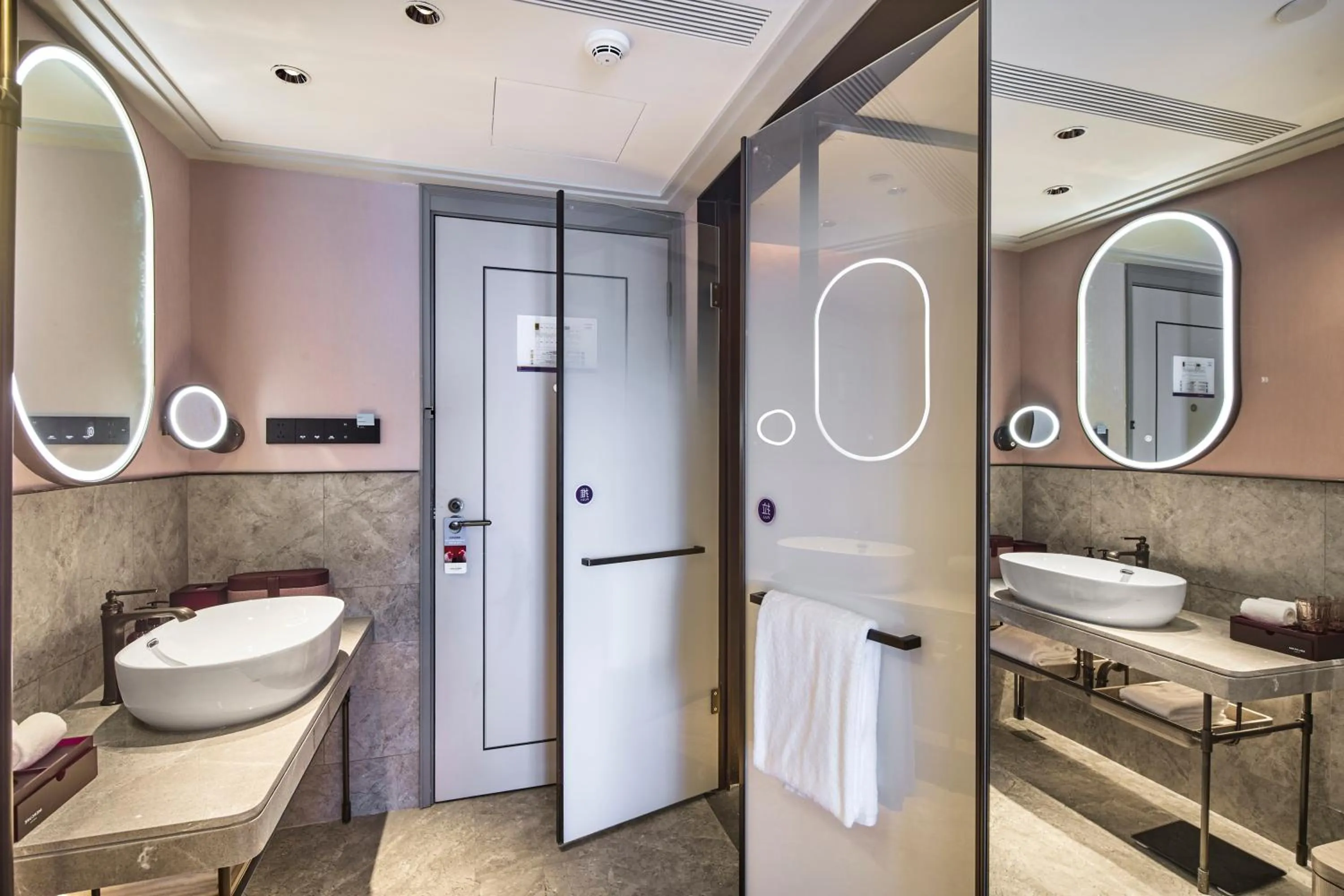 Toilet in Mercure Yiwu International Trade City