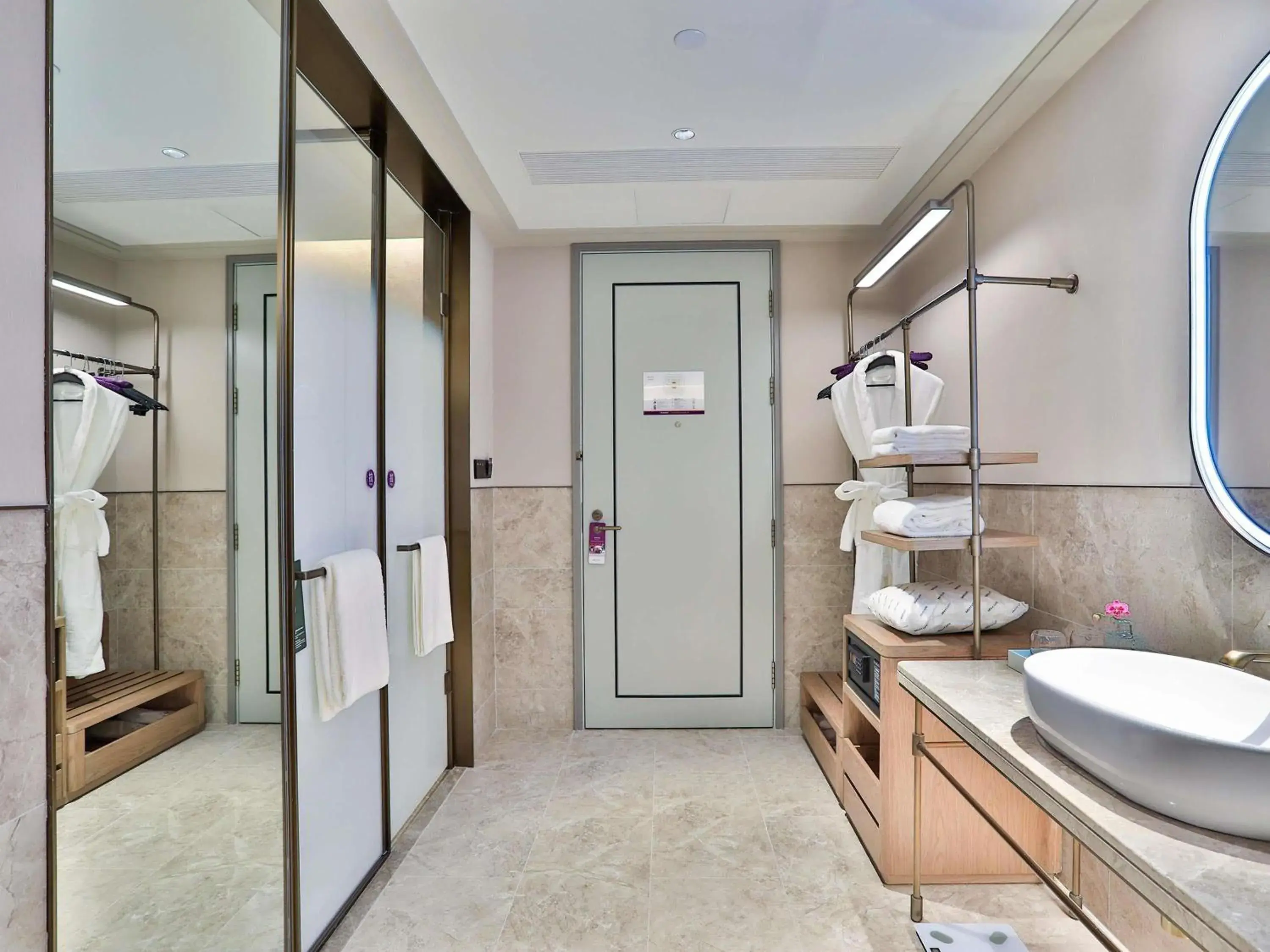 Executive King Room in Mercure Hangzhou Xixi Zijingang Executive King Room in Mercure Hangzhou Xixi Zijingang