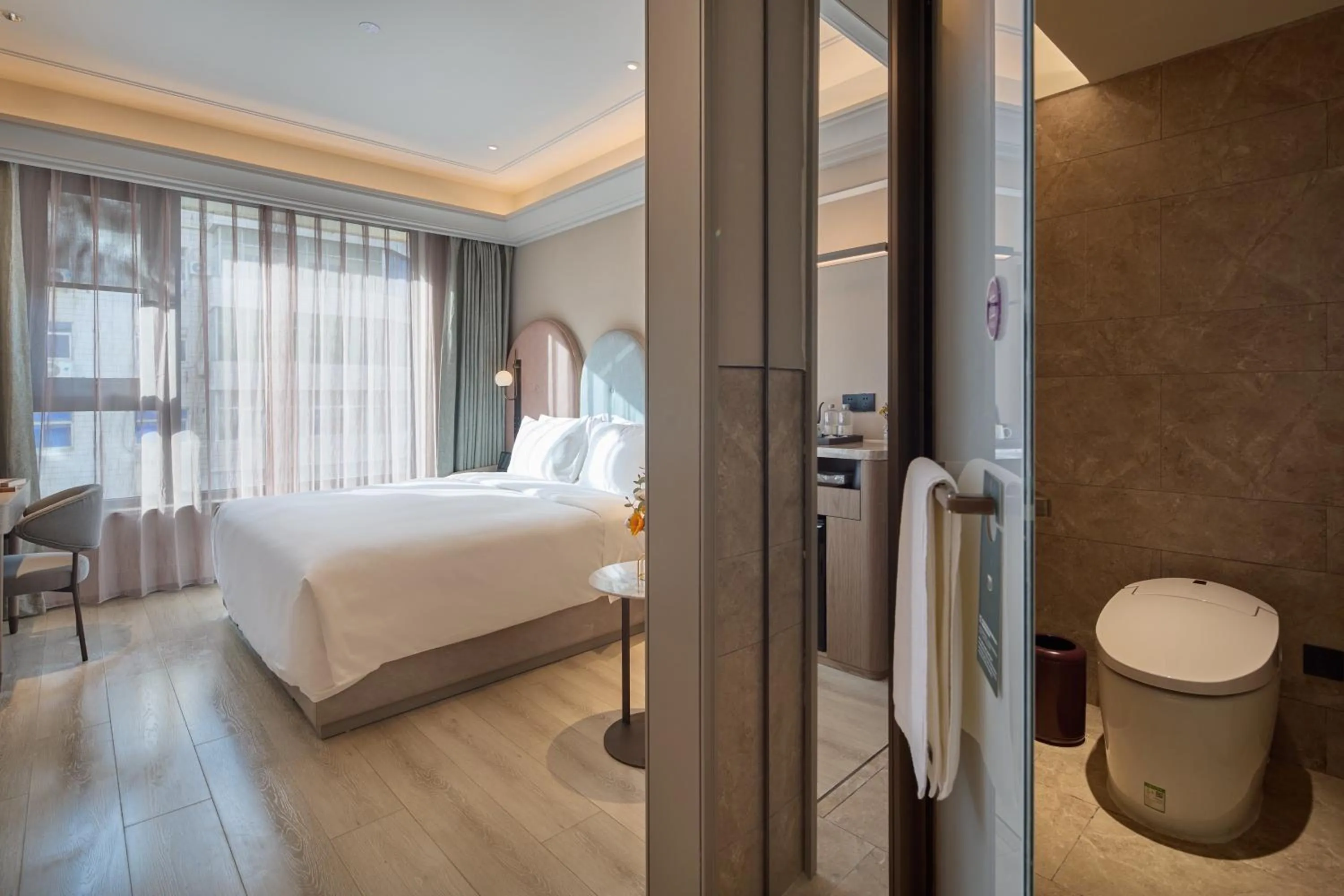 Photo of the whole room, Bed in Mercure Xi'an History Museum