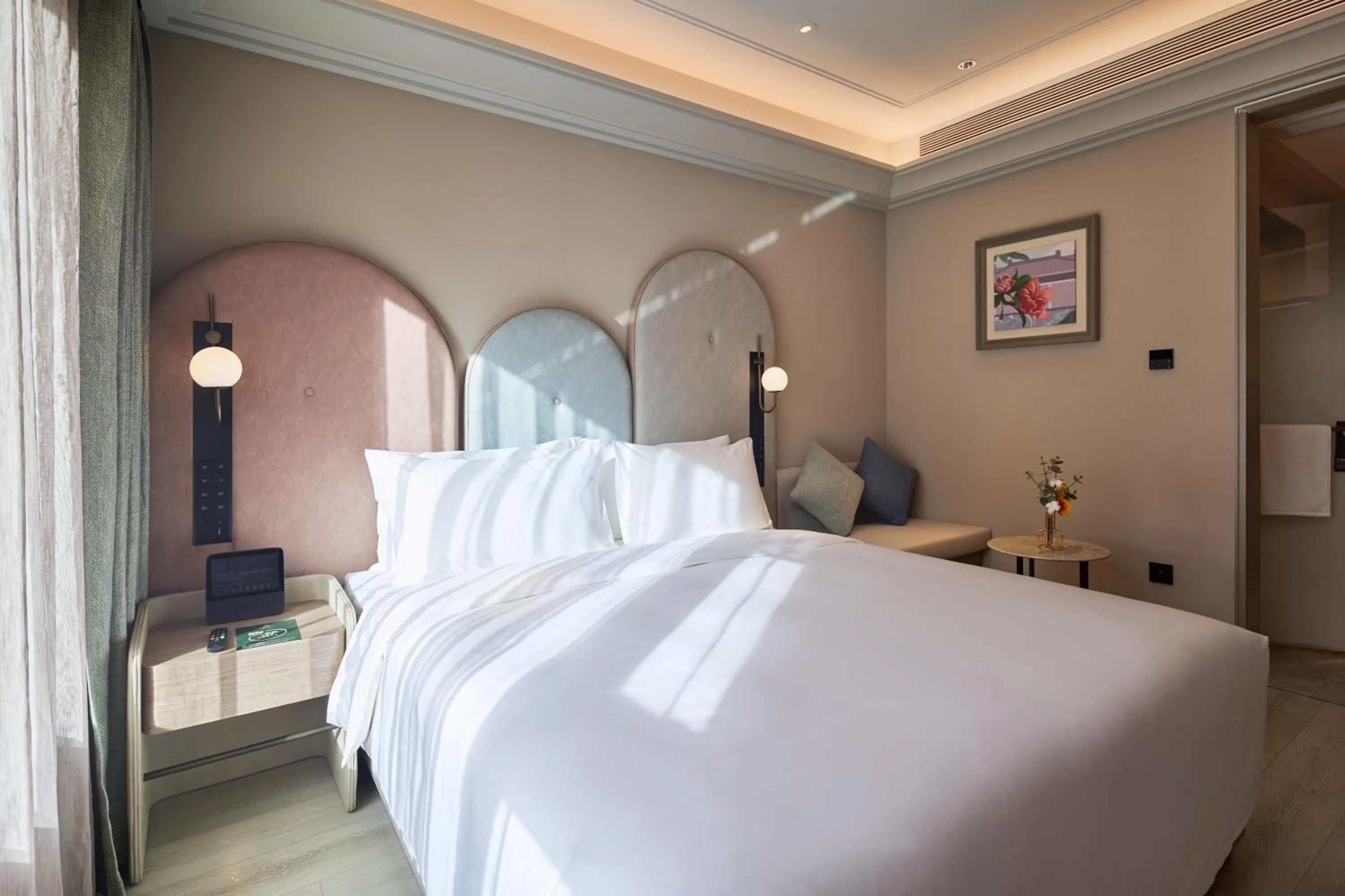 Photo of the whole room, Bed in Mercure Xi'an History Museum