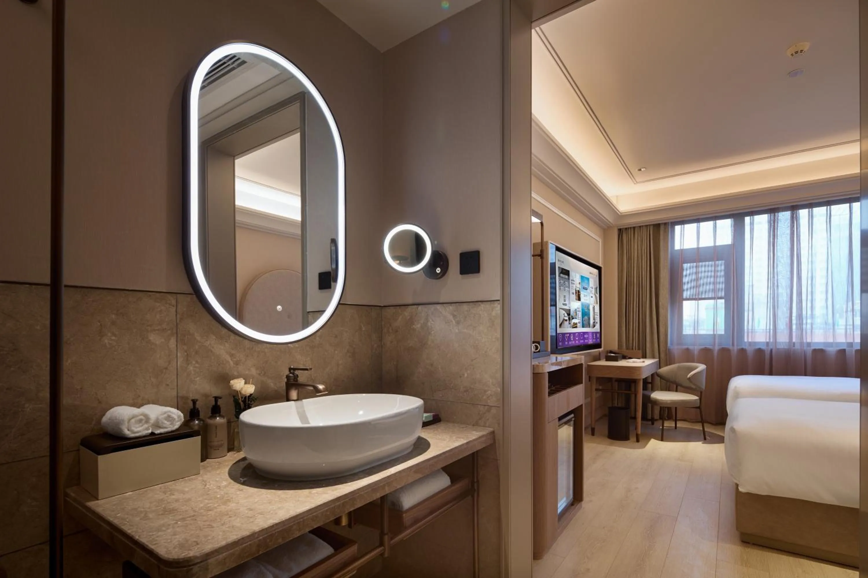 Photo of the whole room, Bed in Mercure Xi'an History Museum