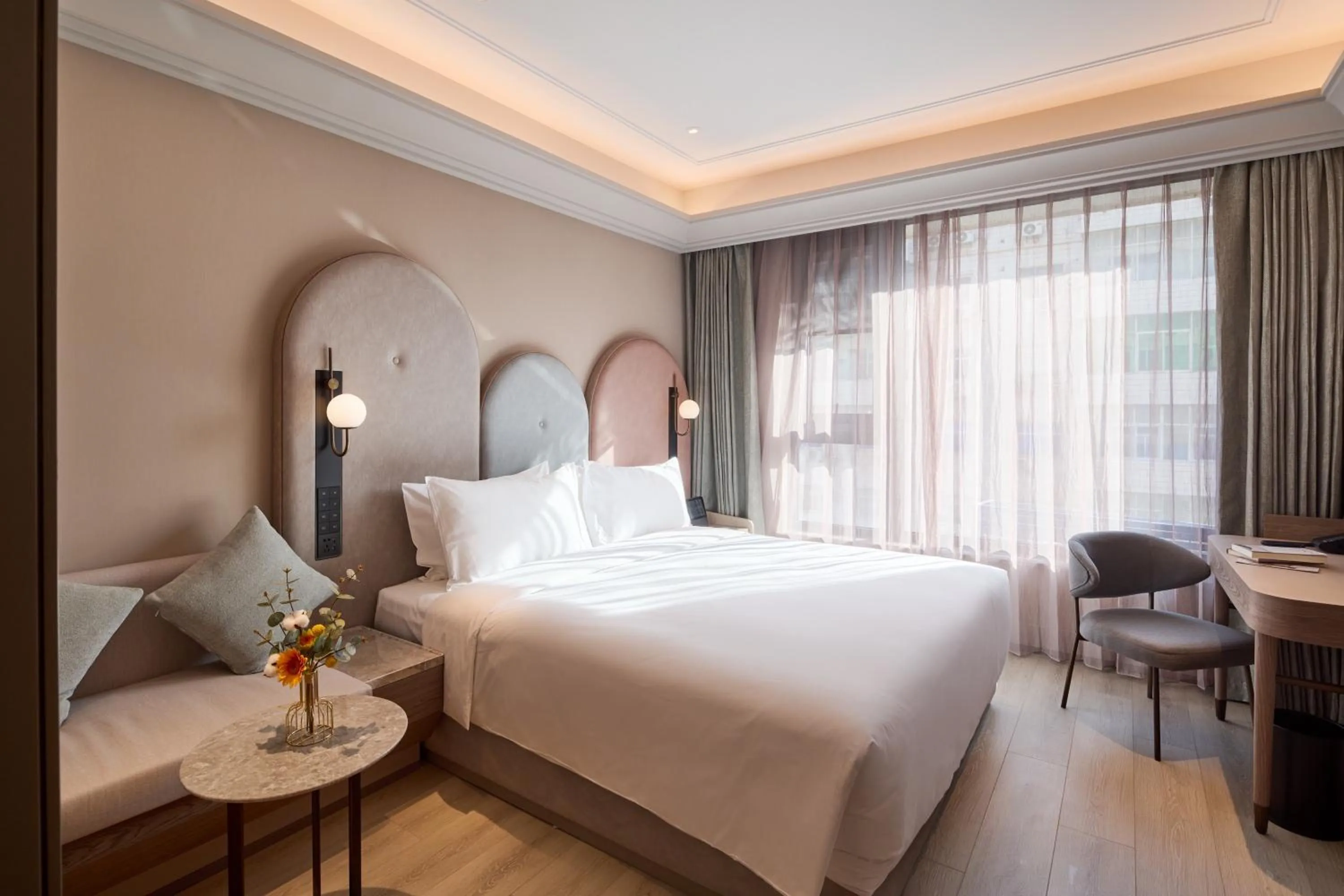 Photo of the whole room, Bed in Mercure Xi'an History Museum