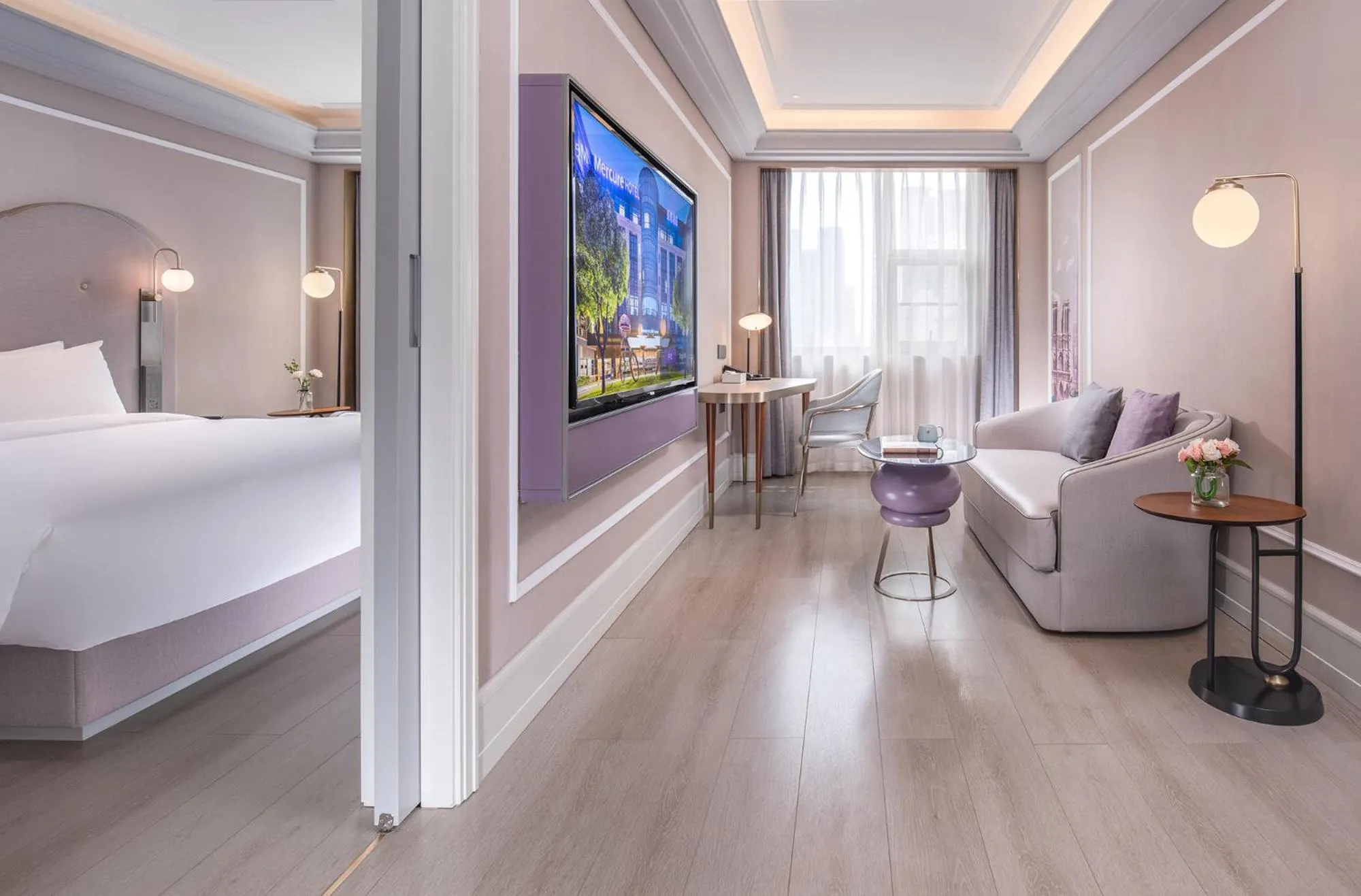 Communal lounge/ TV room, Bed in Mercure Shenzhen Nanshan