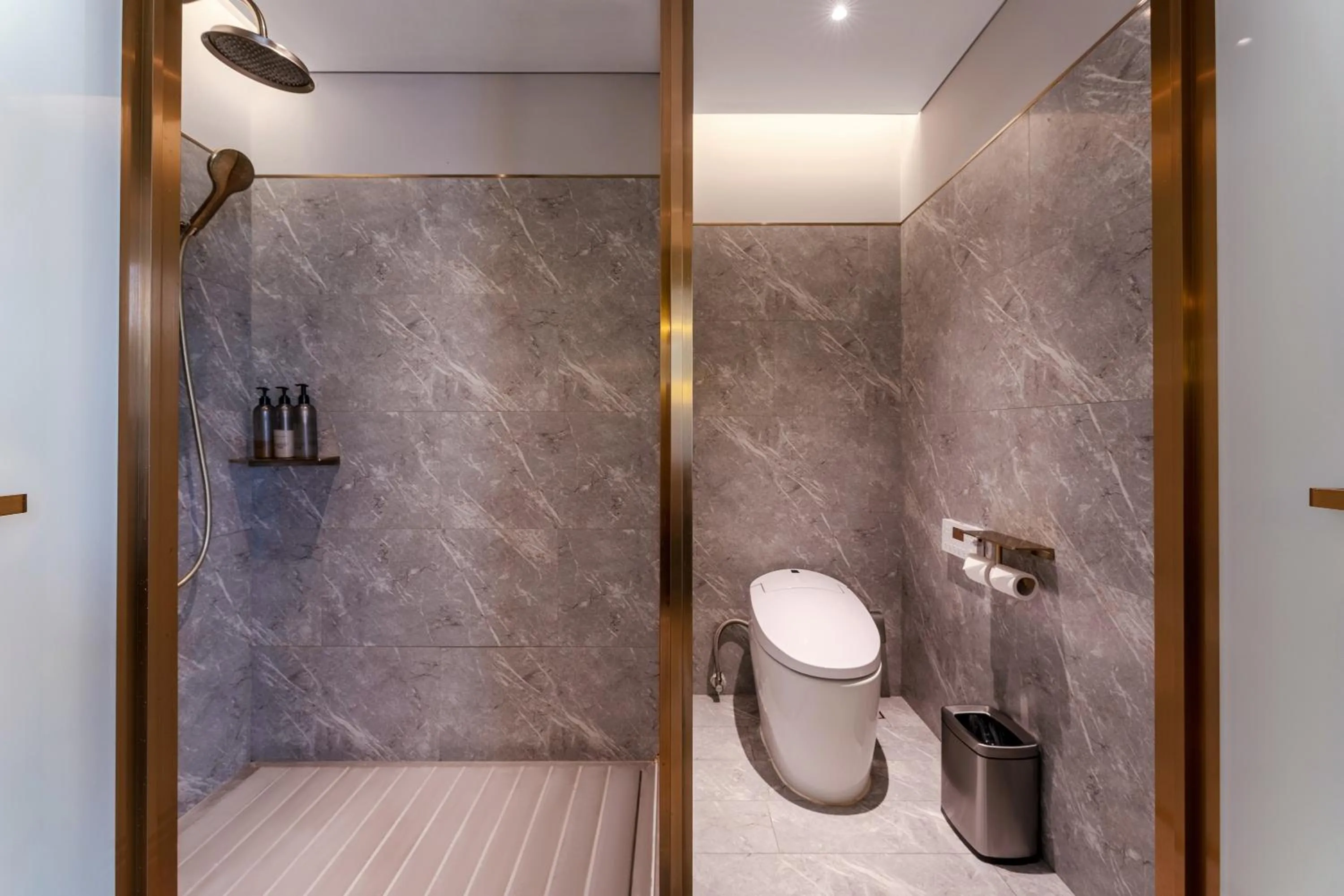 Toilet in Mercure Shenzhen Nanshan