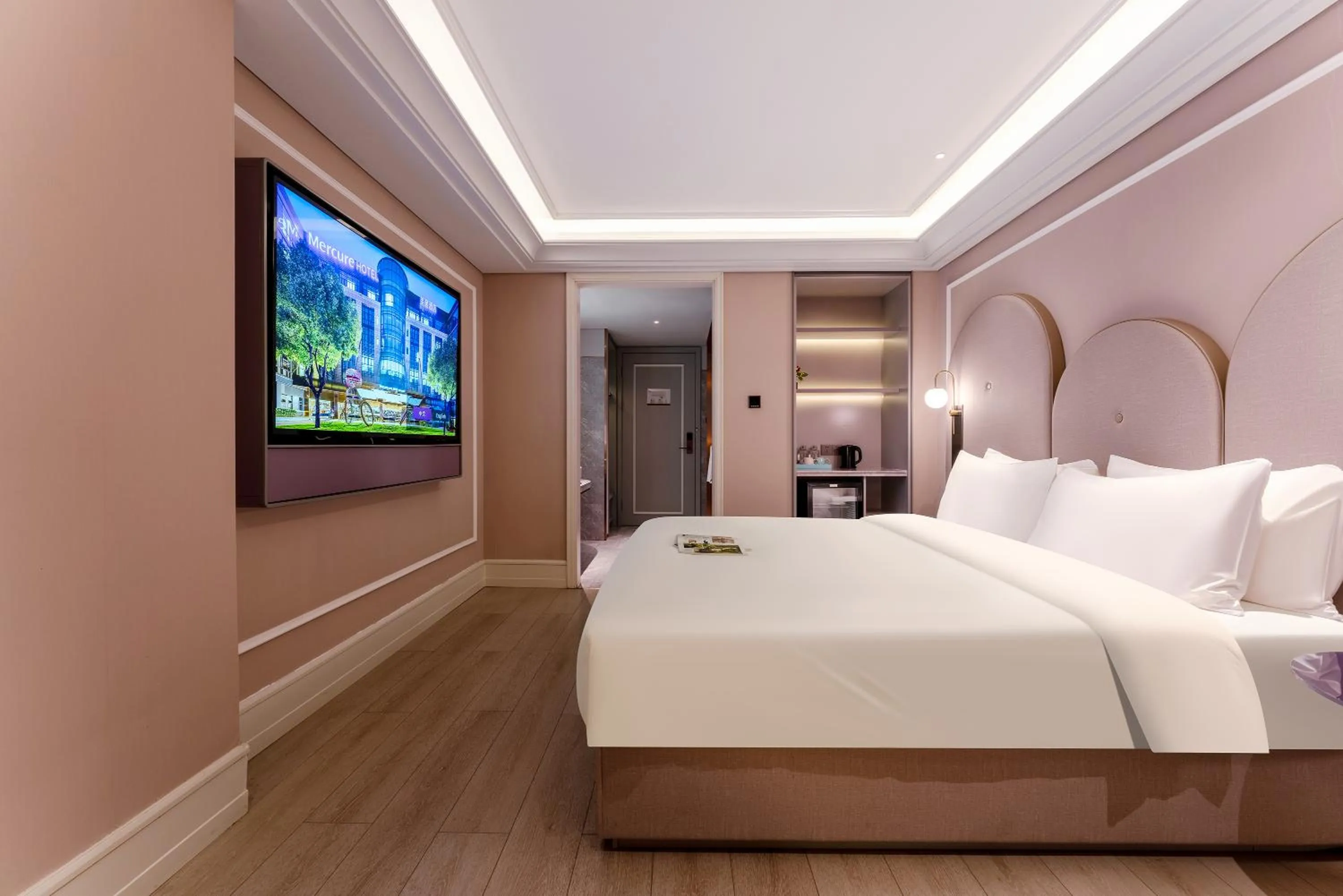 Bed in Mercure Shenzhen Nanshan