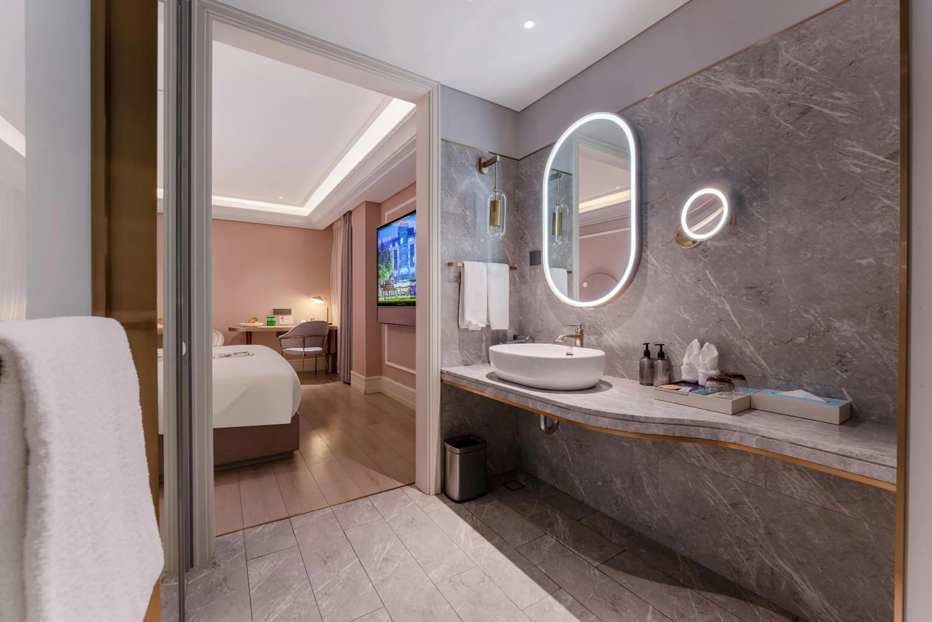 Toilet, Bed in Mercure Shenzhen Nanshan