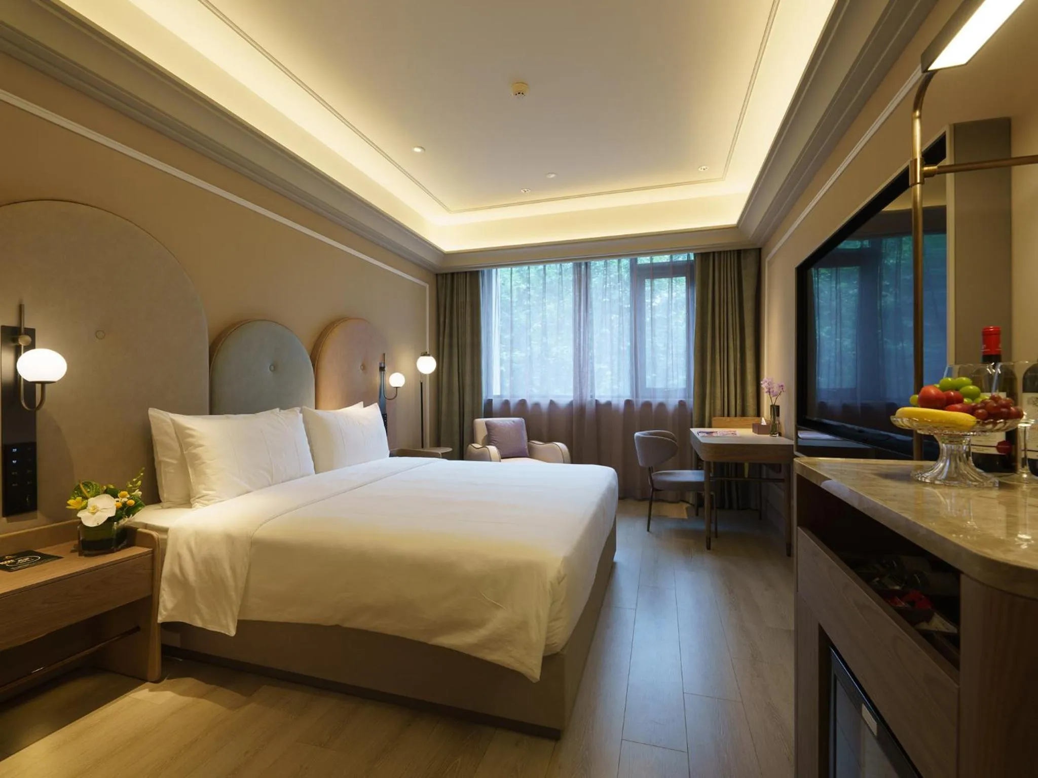 Photo of the whole room, Bed in Mercure Xi'an Stadium Hotel