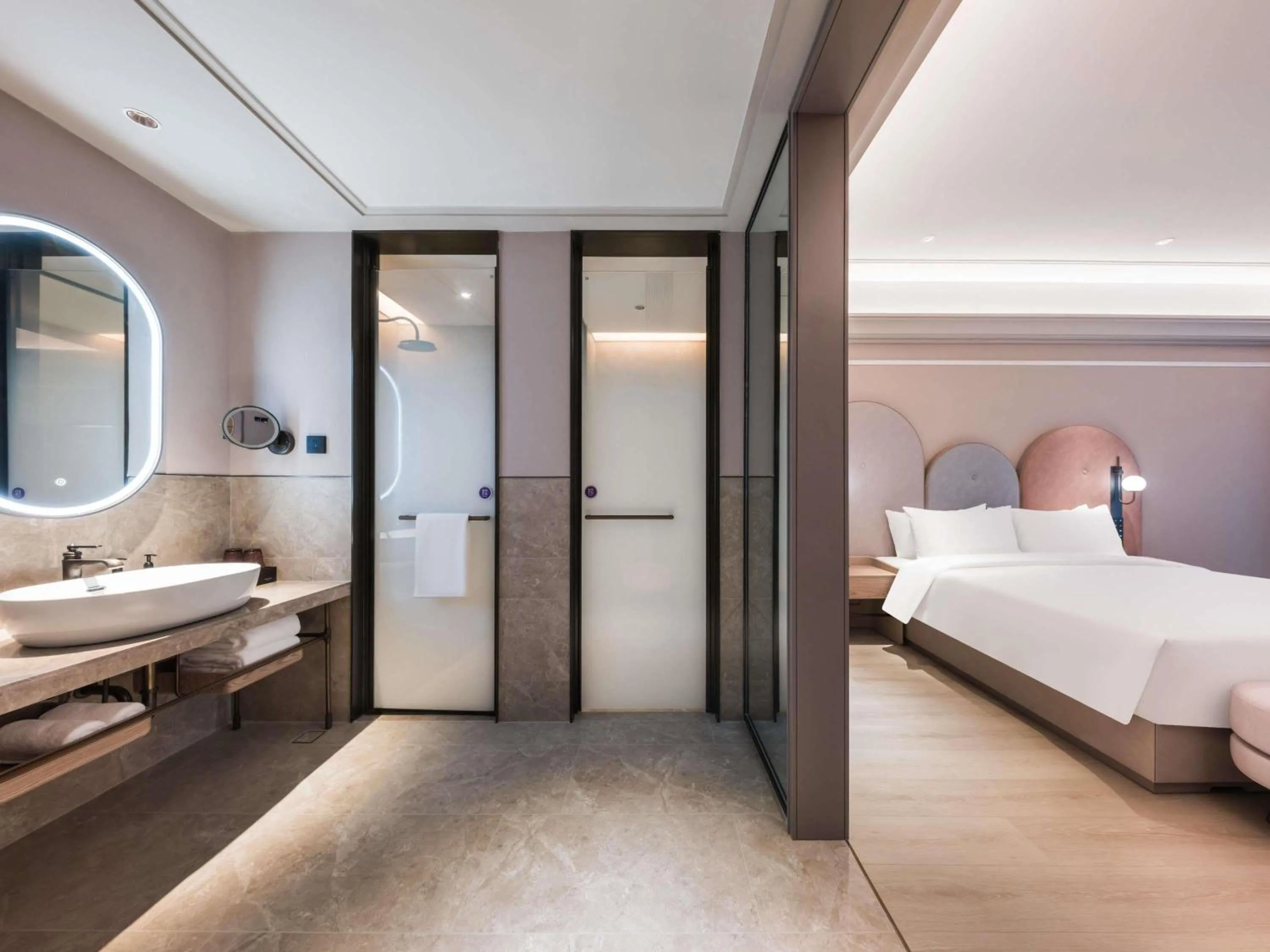 Bedroom, Bed in Mercure Xi'an Stadium Hotel