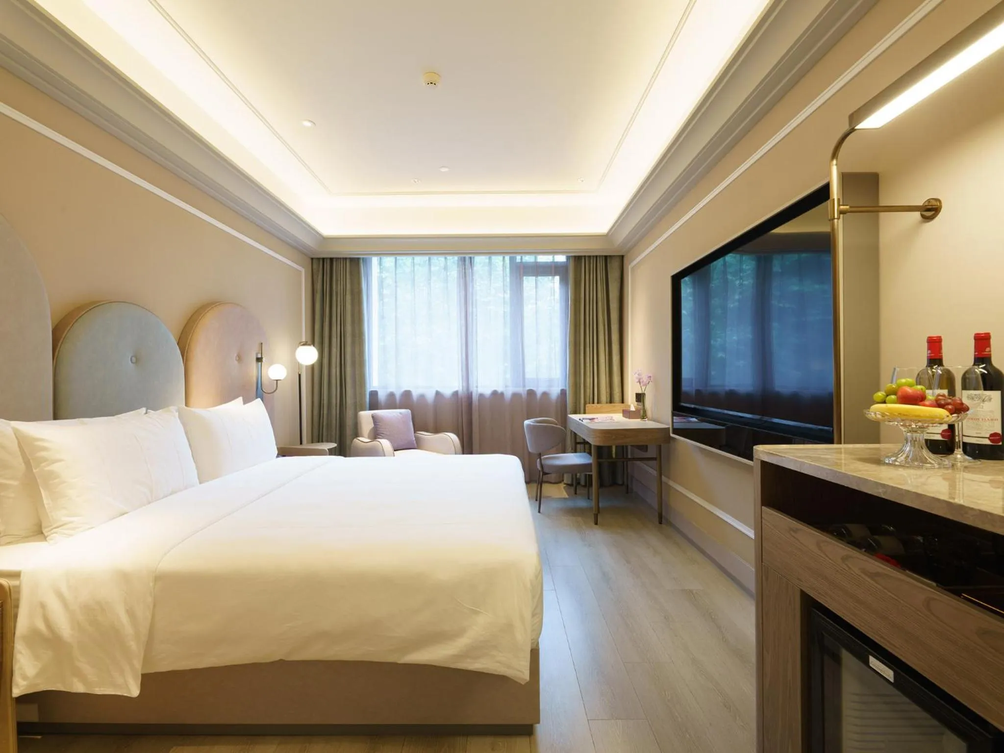 Photo of the whole room, Bed in Mercure Xi'an Stadium Hotel