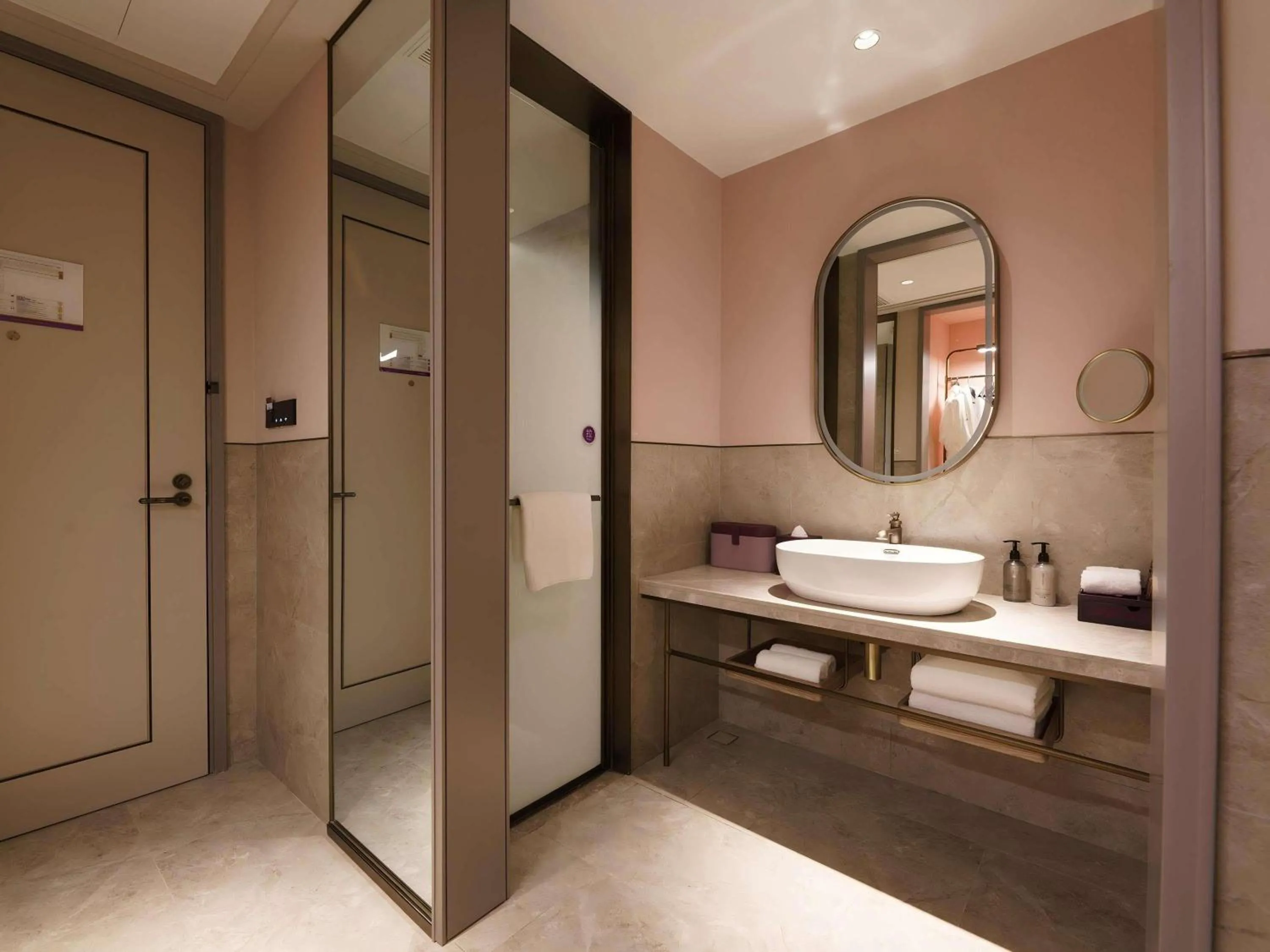 Bedroom in Mercure Xi'an Stadium Hotel