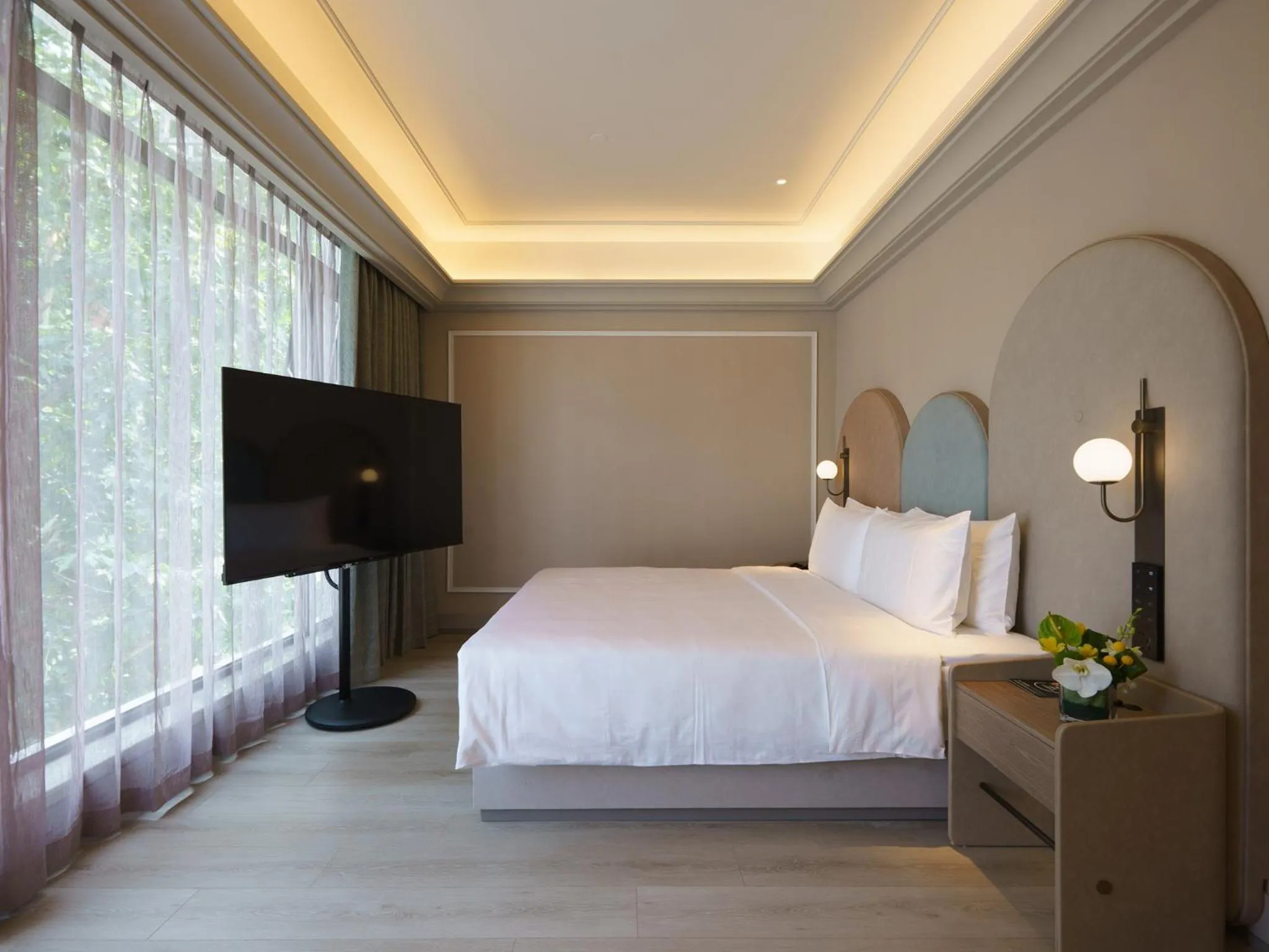 Bed in Mercure Xi'an Stadium Hotel