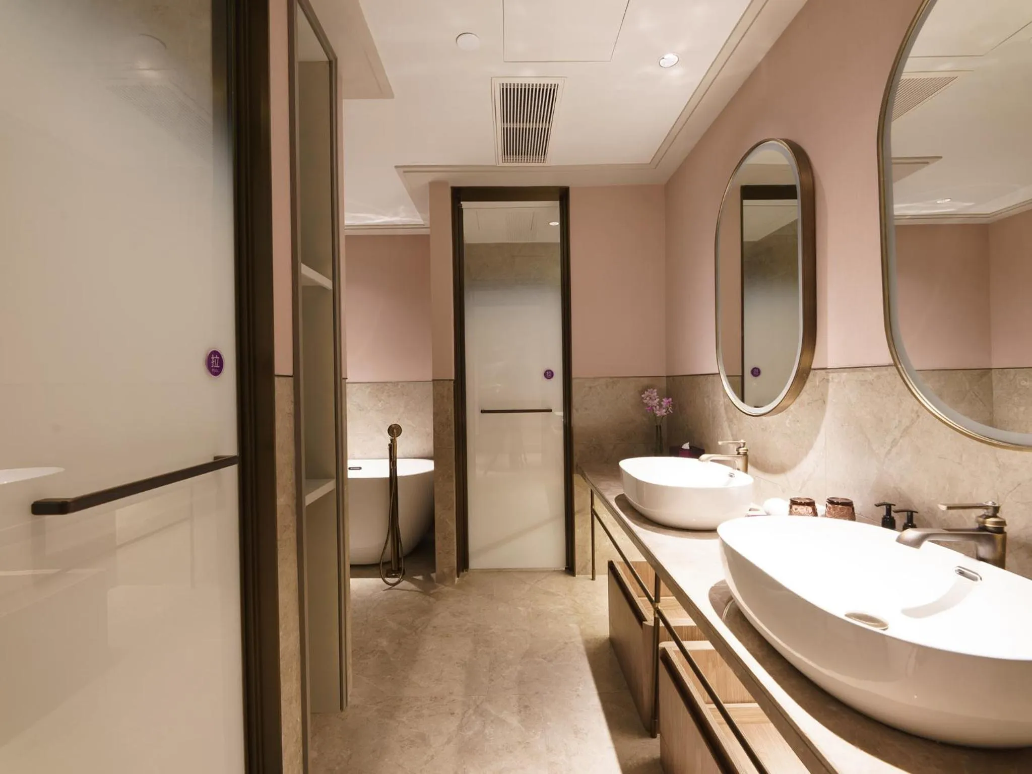 Toilet in Mercure Xi'an Stadium Hotel