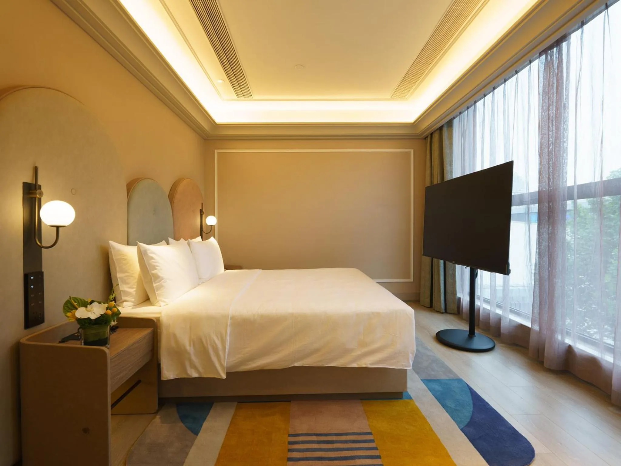 Bed in Mercure Xi'an Stadium Hotel