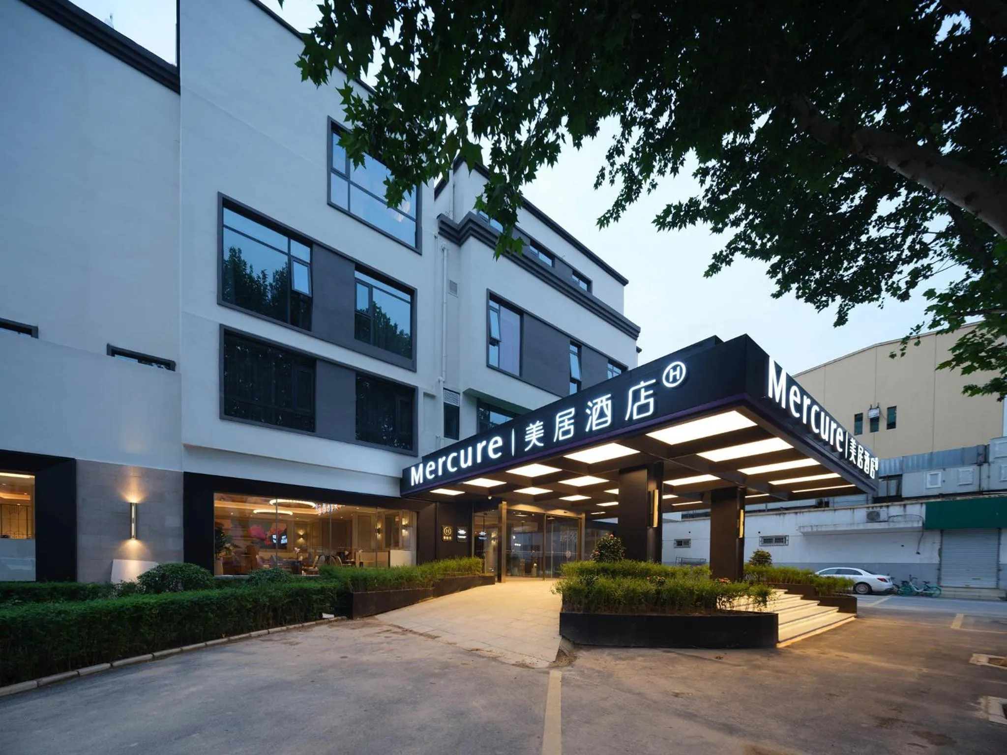 Property building in Mercure Xi'an Stadium Hotel