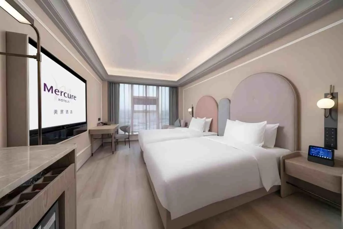 Photo of the whole room, Bed in Mercure Guangzhou Financial City