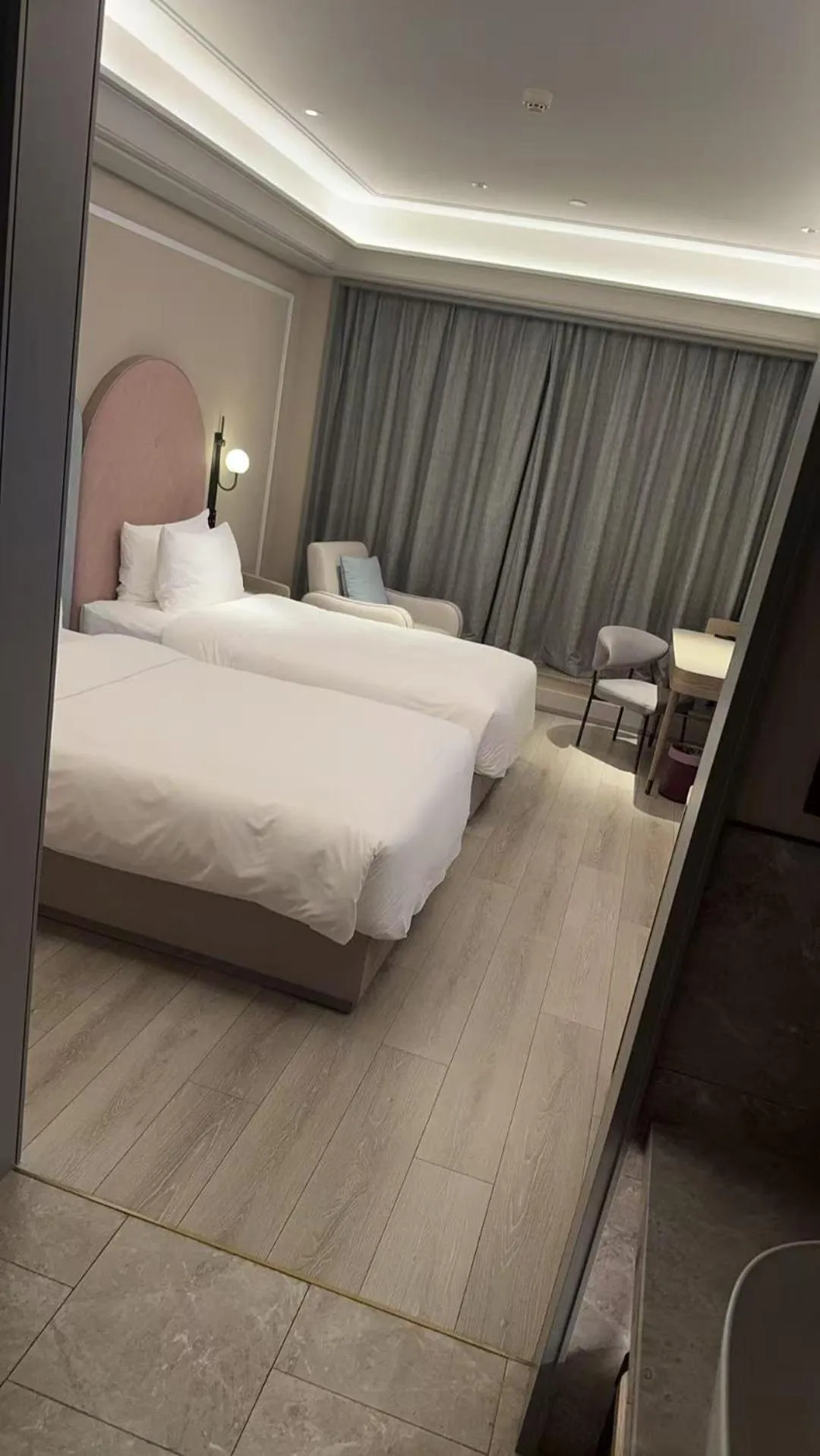 Photo of the whole room, Bed in Mercure Guangzhou Financial City