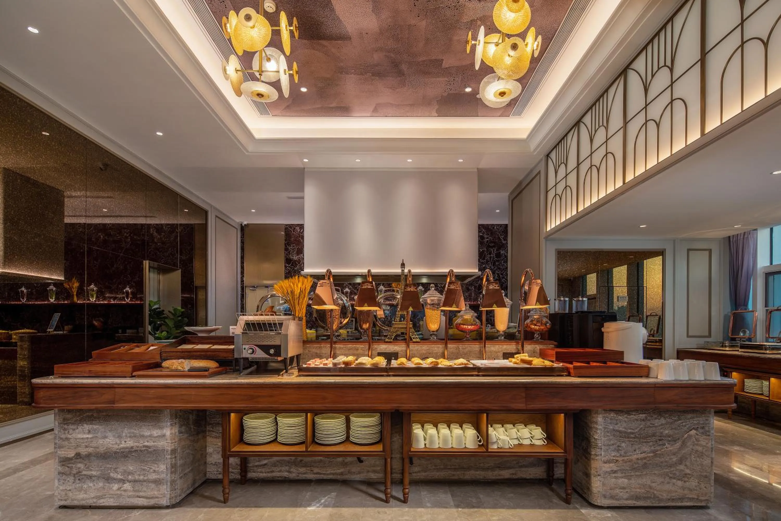 Restaurant/places to eat in Mercure Guangzhou Financial City