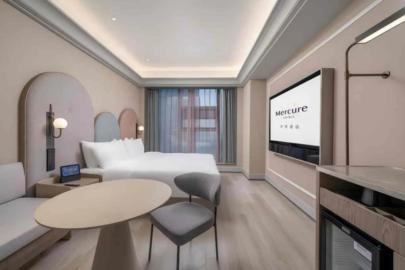 Photo of the whole room, Bed in Mercure Guangzhou Financial City