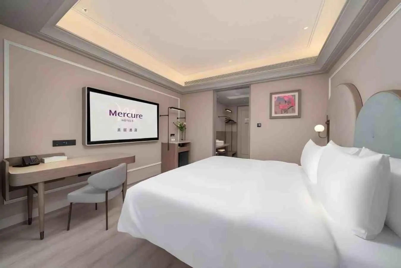 Photo of the whole room, Bed in Mercure Guangzhou Financial City