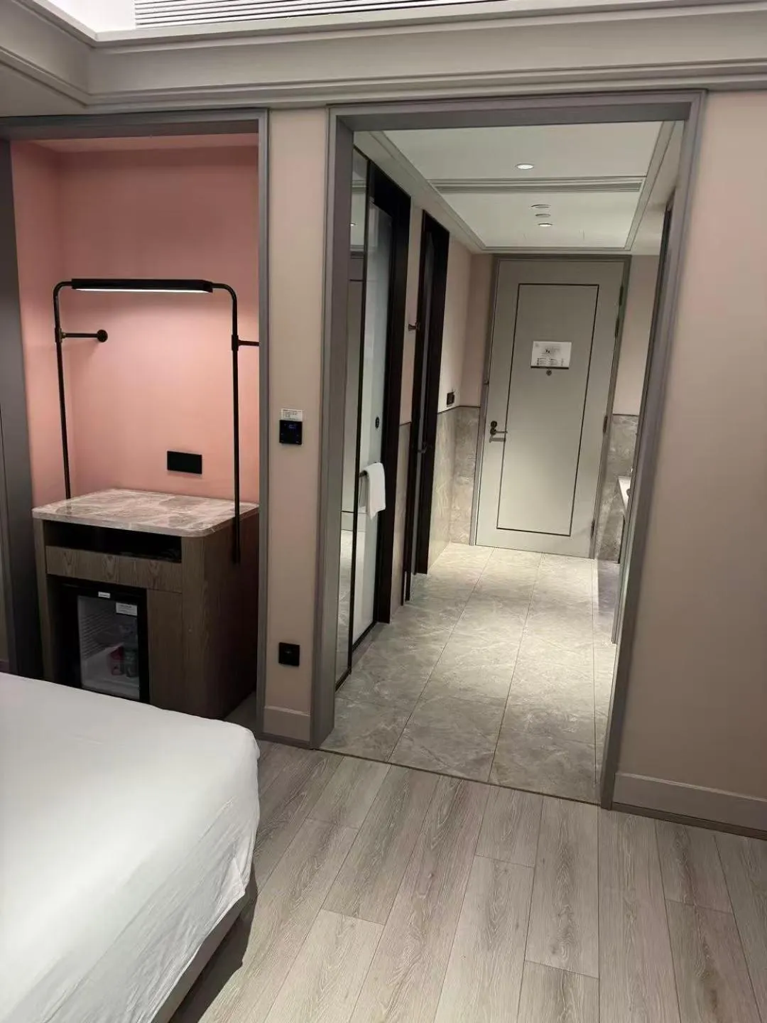 Photo of the whole room, Bed in Mercure Guangzhou Financial City