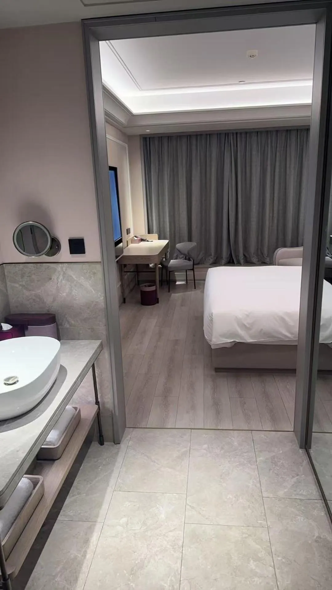 Photo of the whole room, Bed in Mercure Guangzhou Financial City