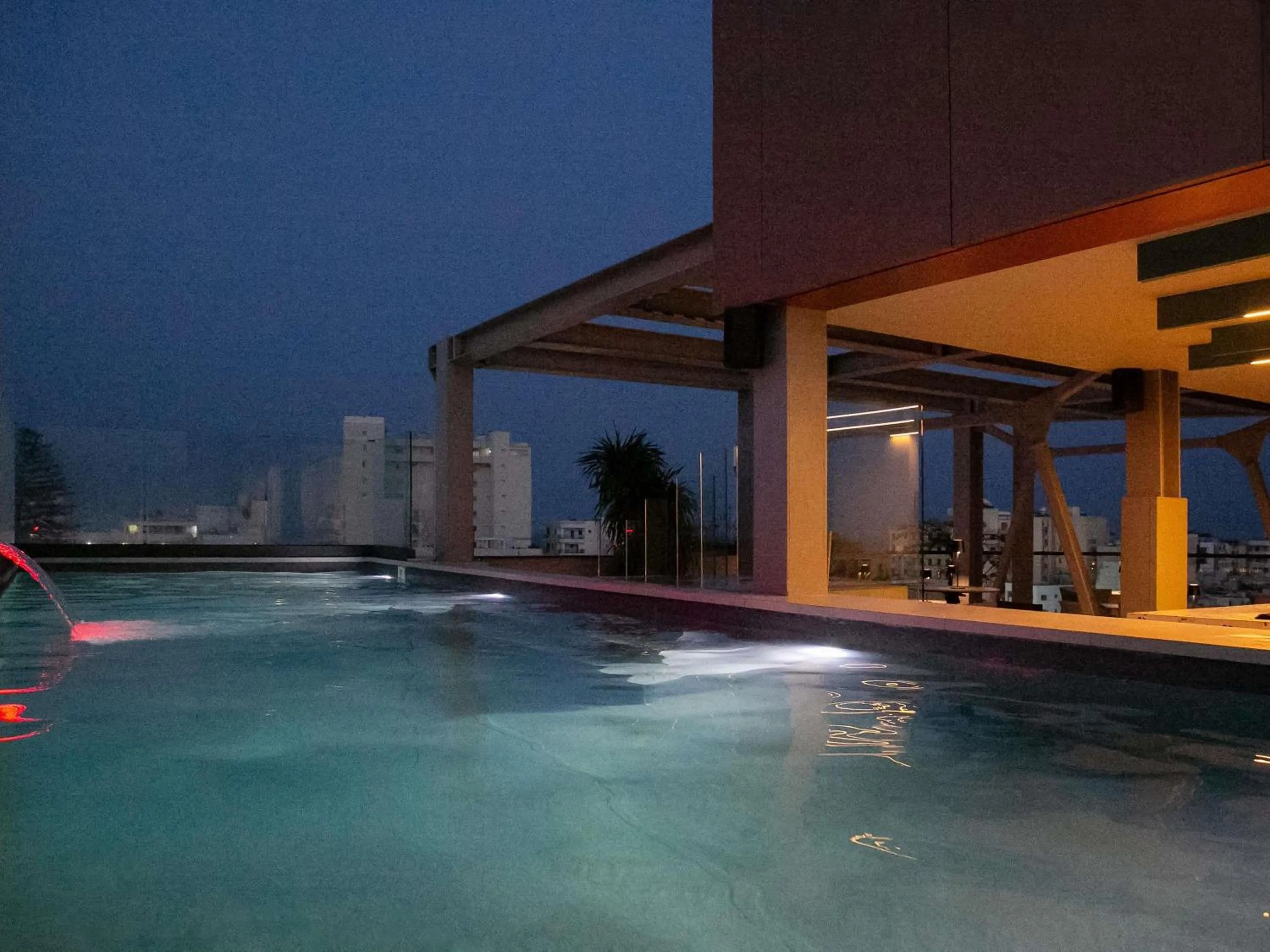 Lounge or bar in Mercure Larnaca Finikoudes Beach