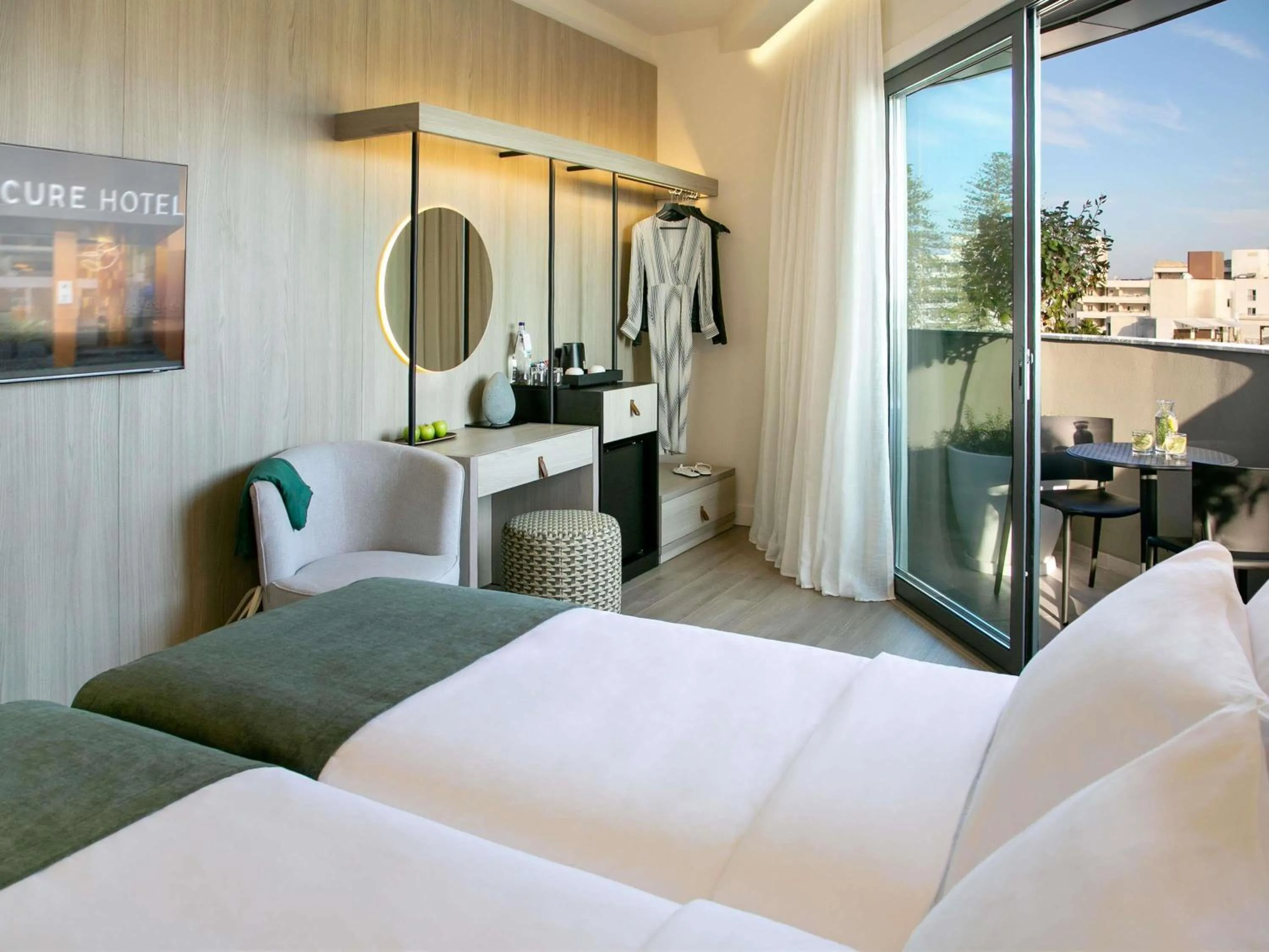 Bedroom, Bed in Mercure Larnaca Finikoudes Beach