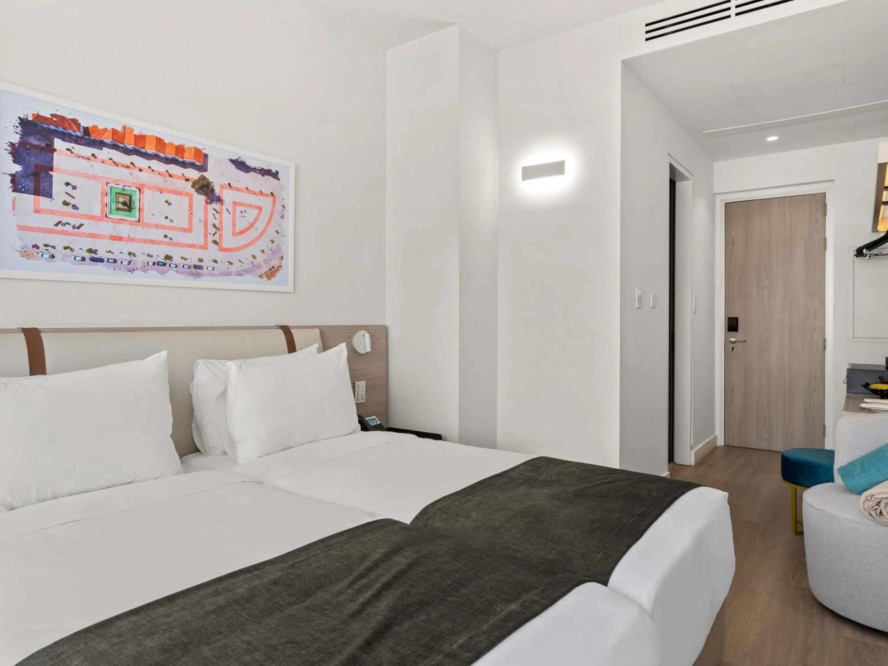 Bedroom, Bed in Mercure Larnaca Finikoudes Beach