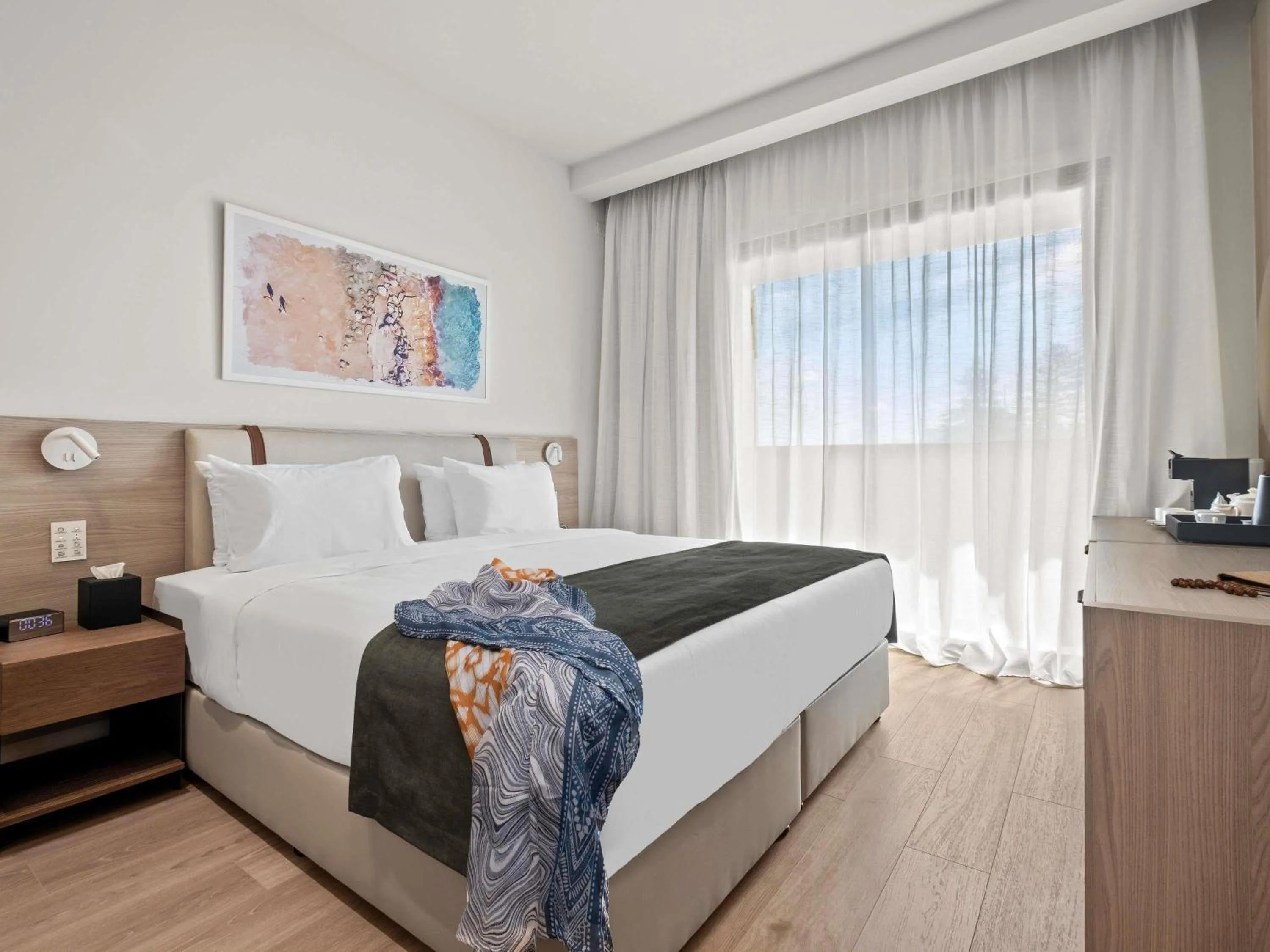 Bedroom, Bed in Mercure Larnaca Finikoudes Beach