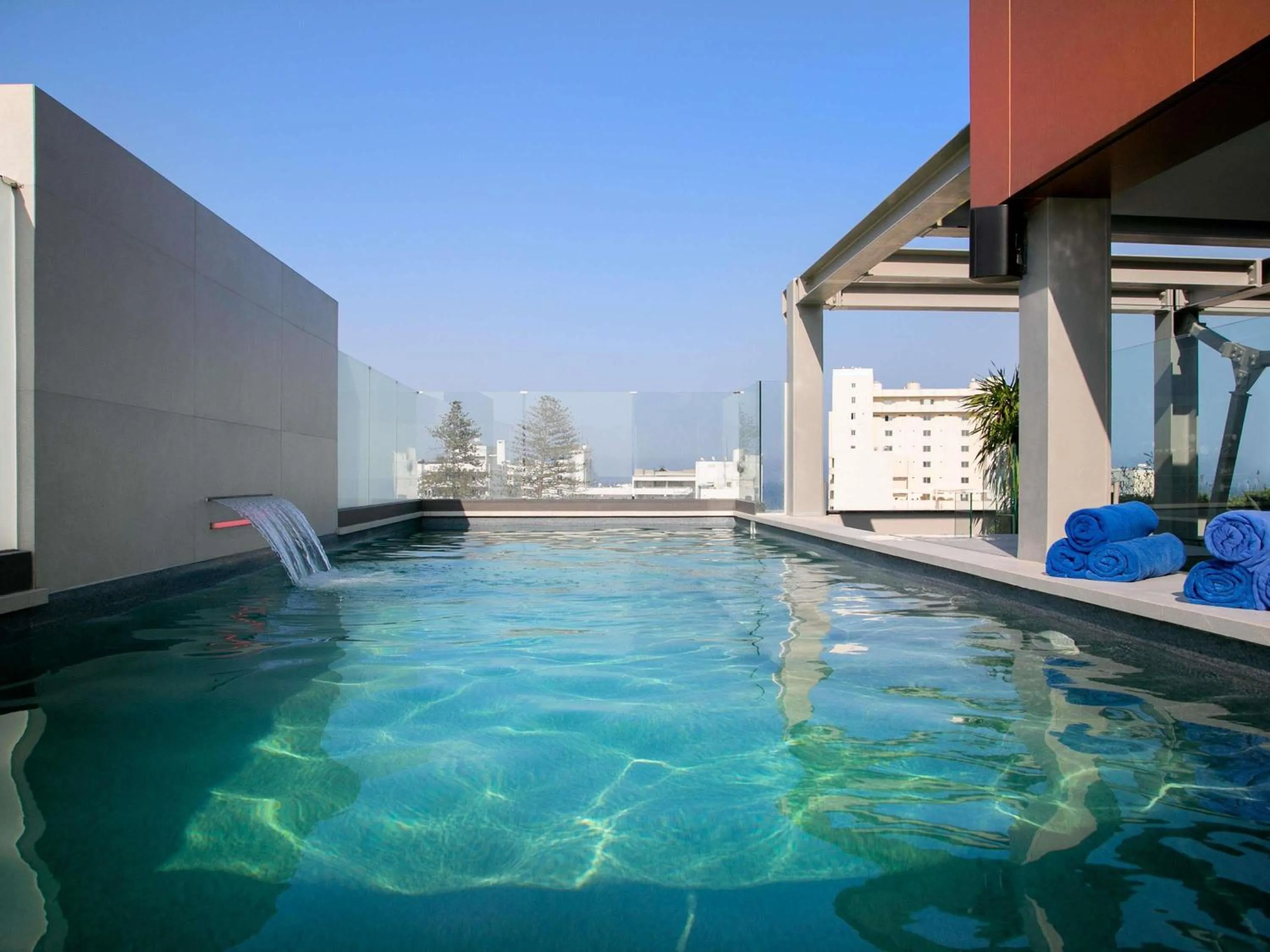 Lounge or bar in Mercure Larnaca Finikoudes Beach