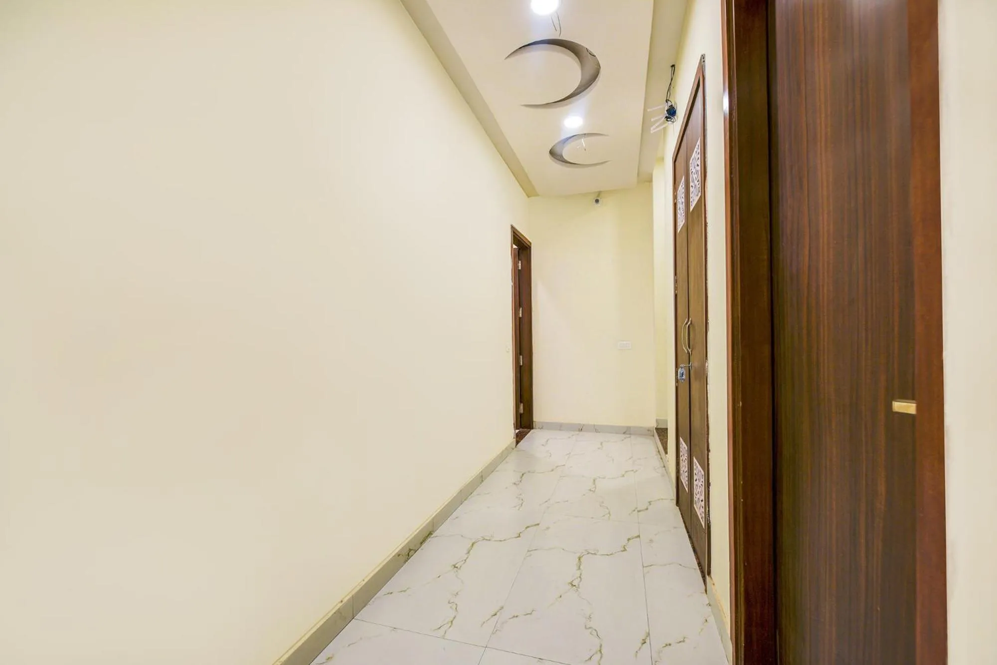 Lobby or reception in FabHotel Lohgarh Inn