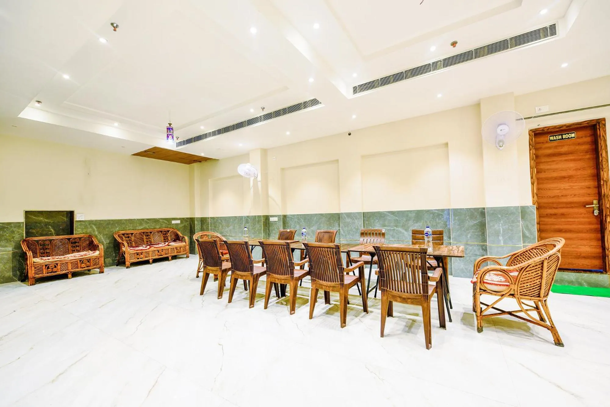 Restaurant/places to eat in FabHotel Lohgarh Inn